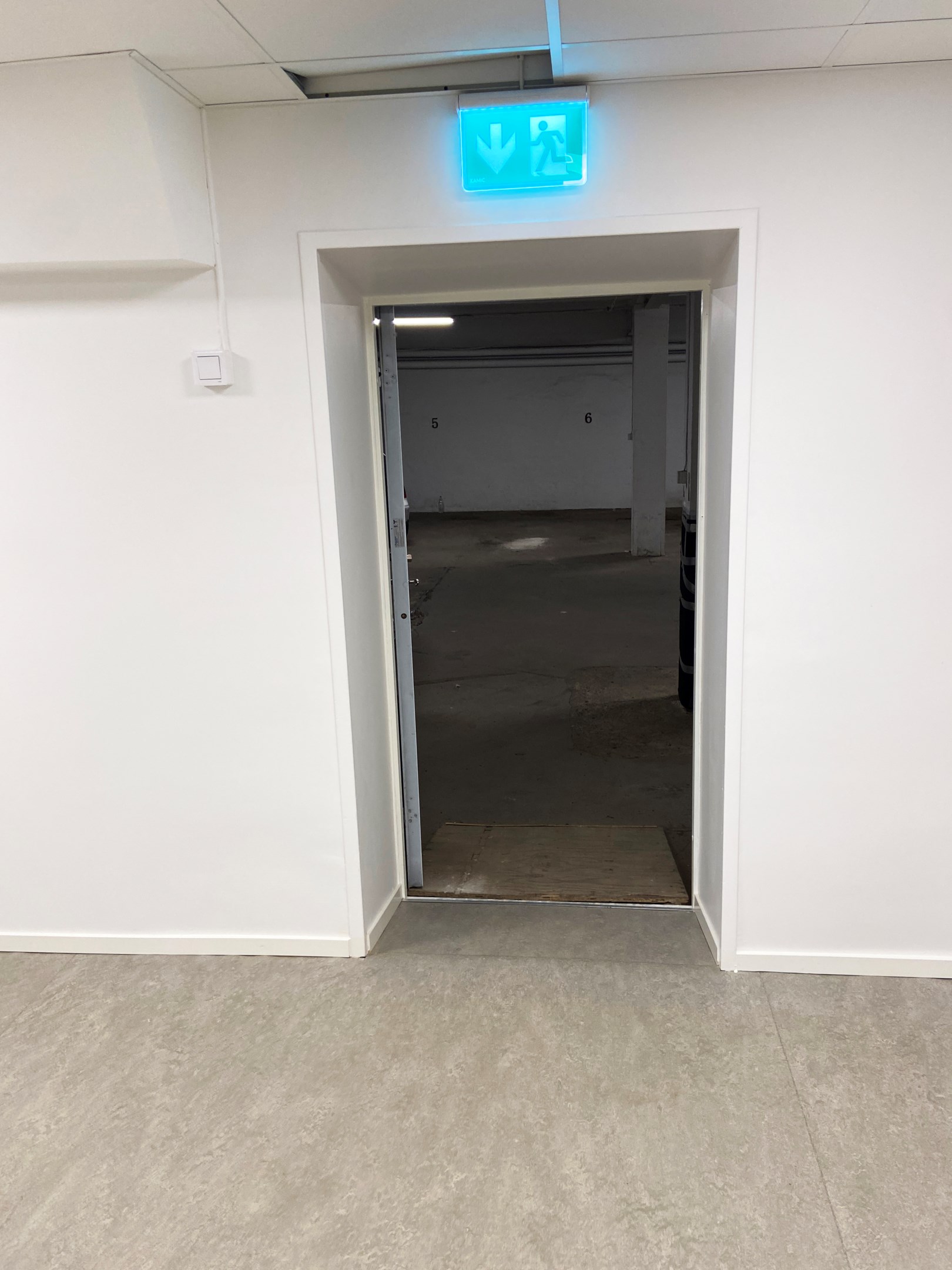 Utgång till garage