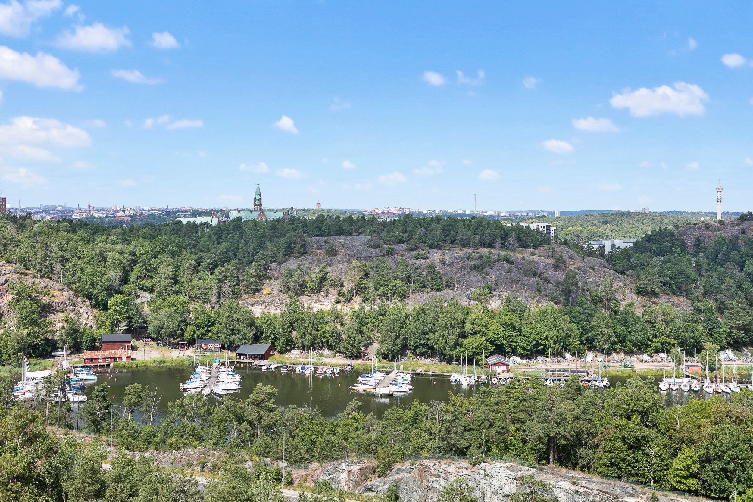 Vy över Svindersviken & innerstans tinnar & torn