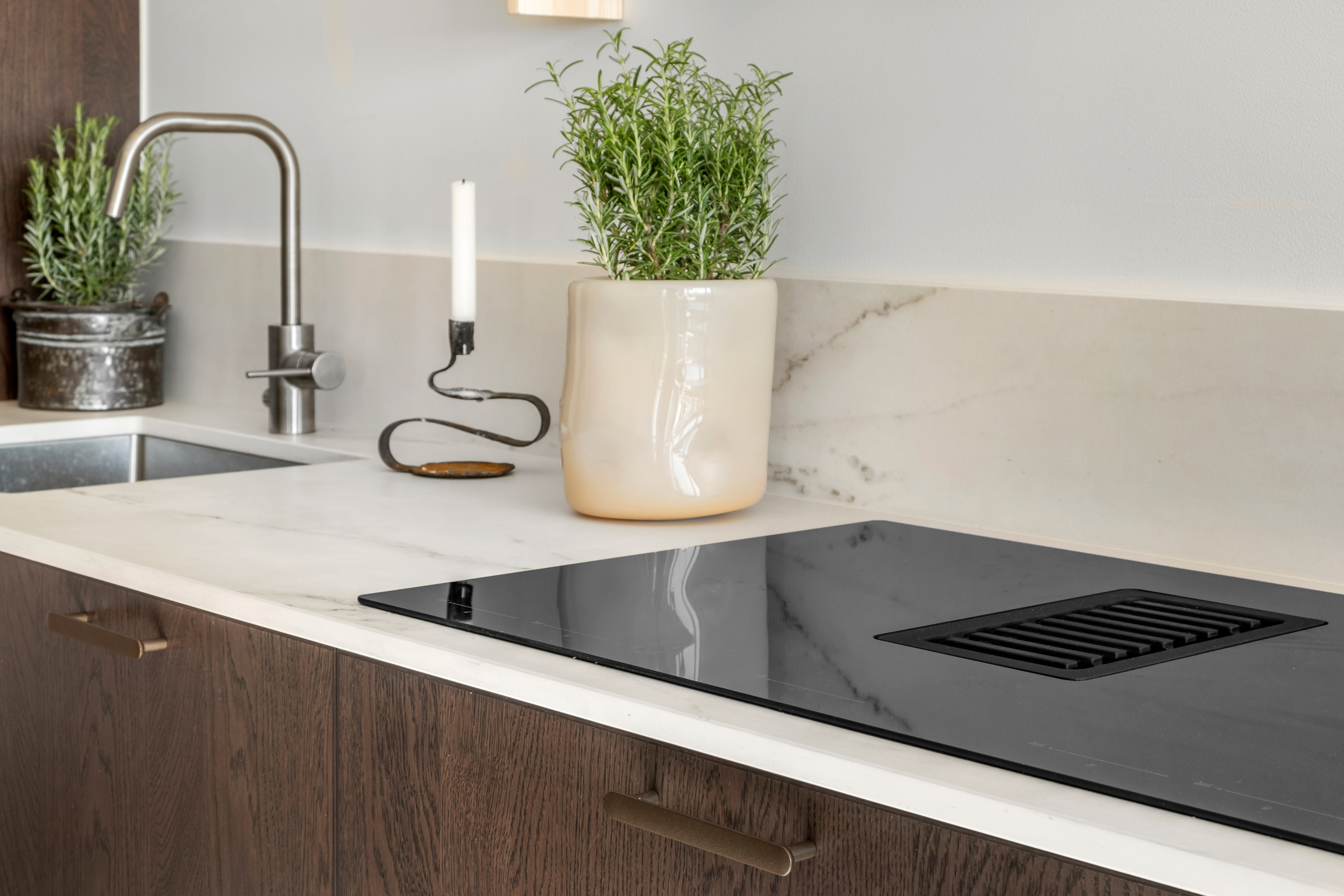 Induktionhäll med inbyggd fläkt