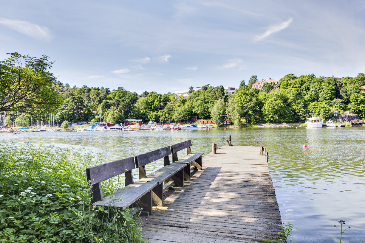 Läs en bok på bryggan!