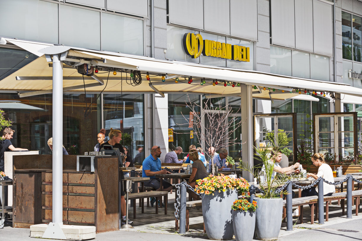 Ta en bit mat eller AW på Urban Deli...