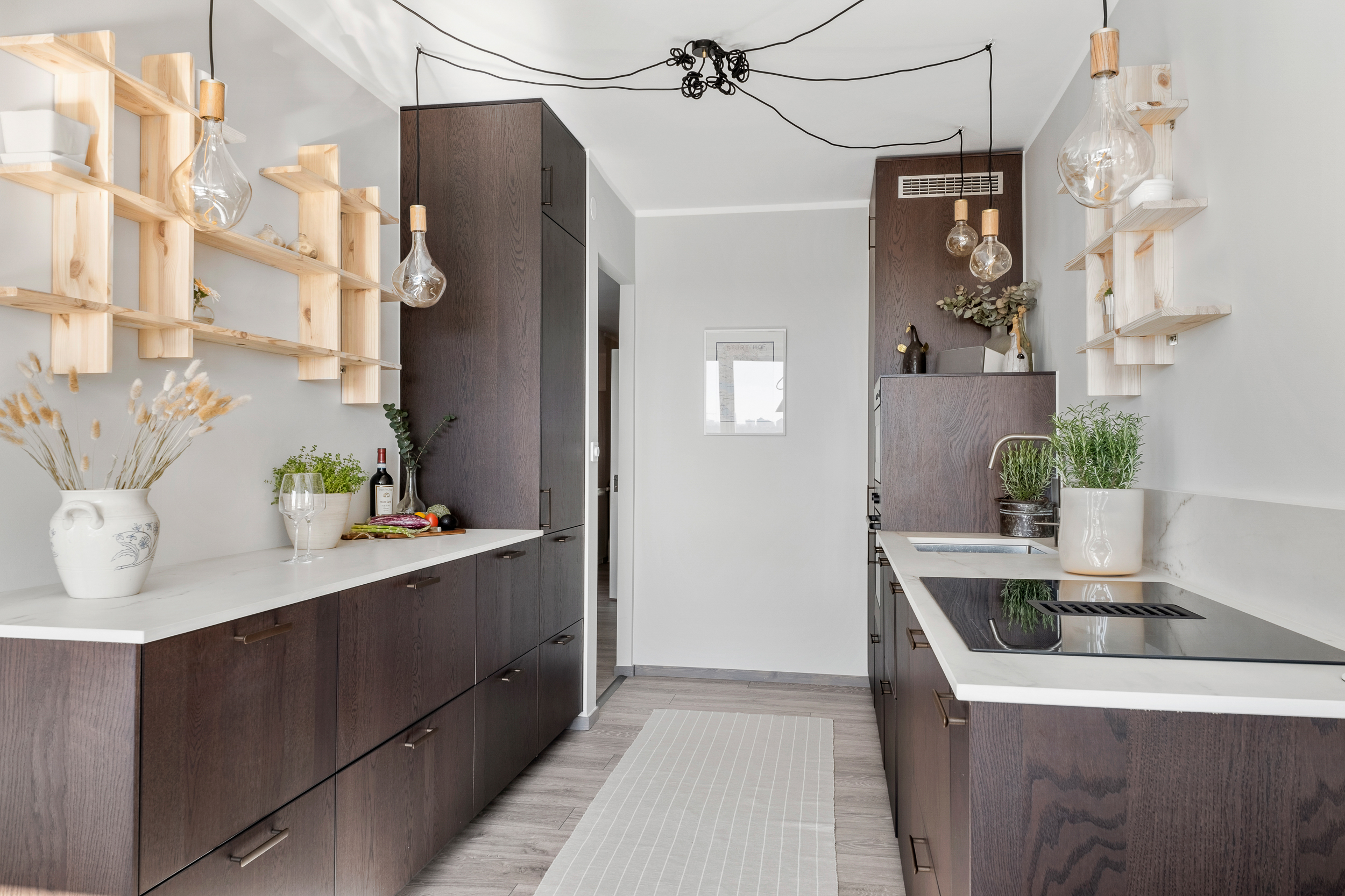 Gott om arbetsytor och förvaring