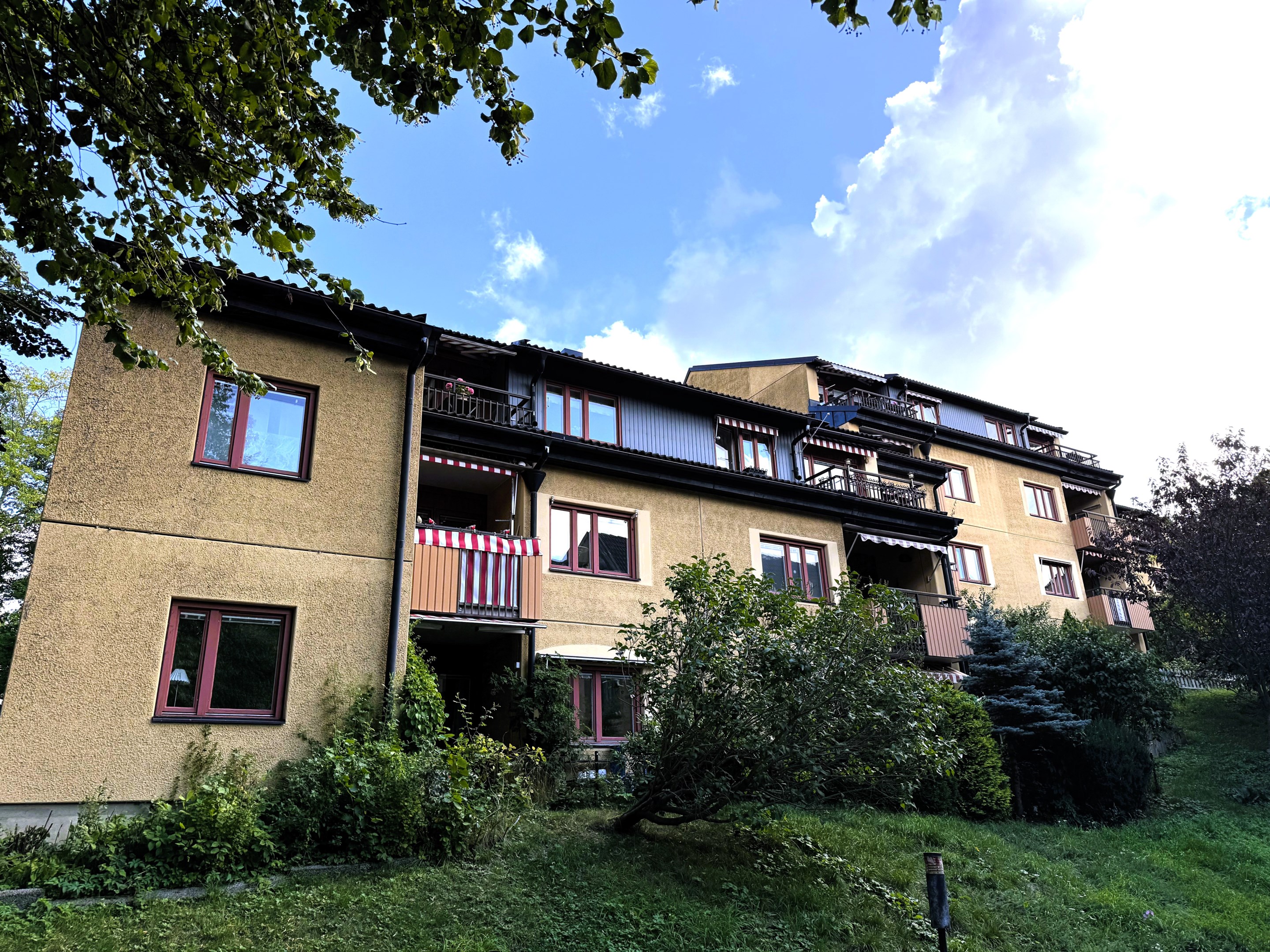 Bostaden ligger högst upp i huset