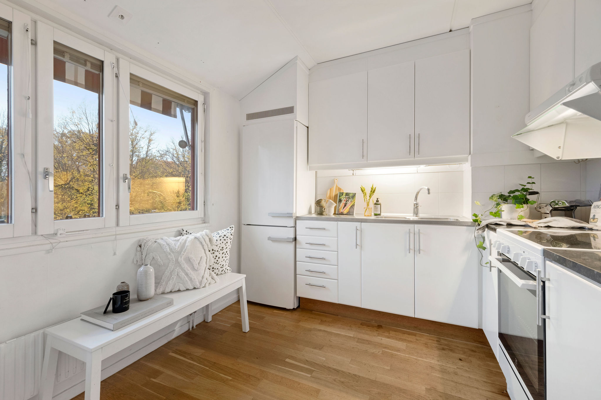 Kök med plats för frukostbord för 2