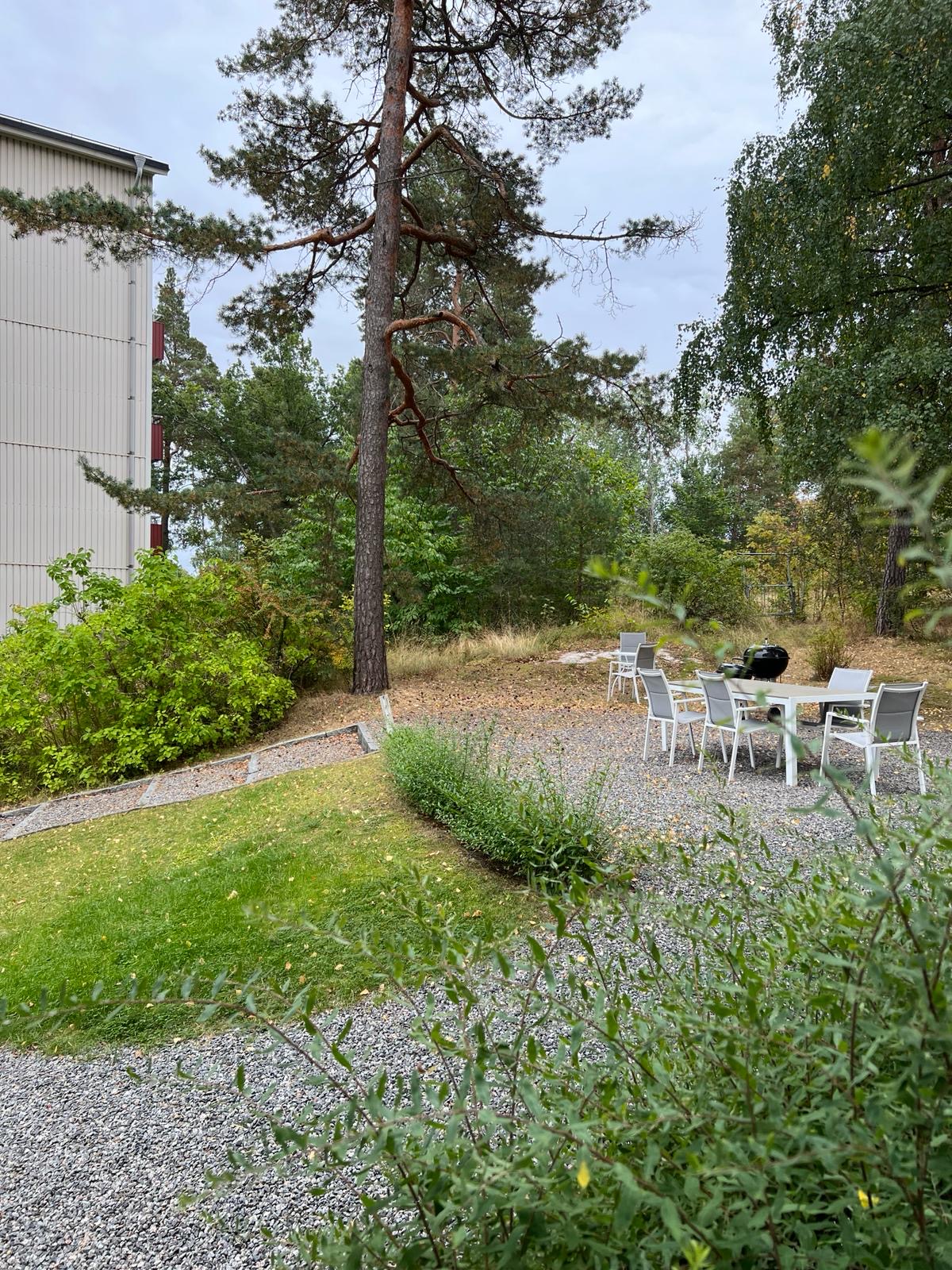Härlig gemensam uteplats med grillmöjligheter