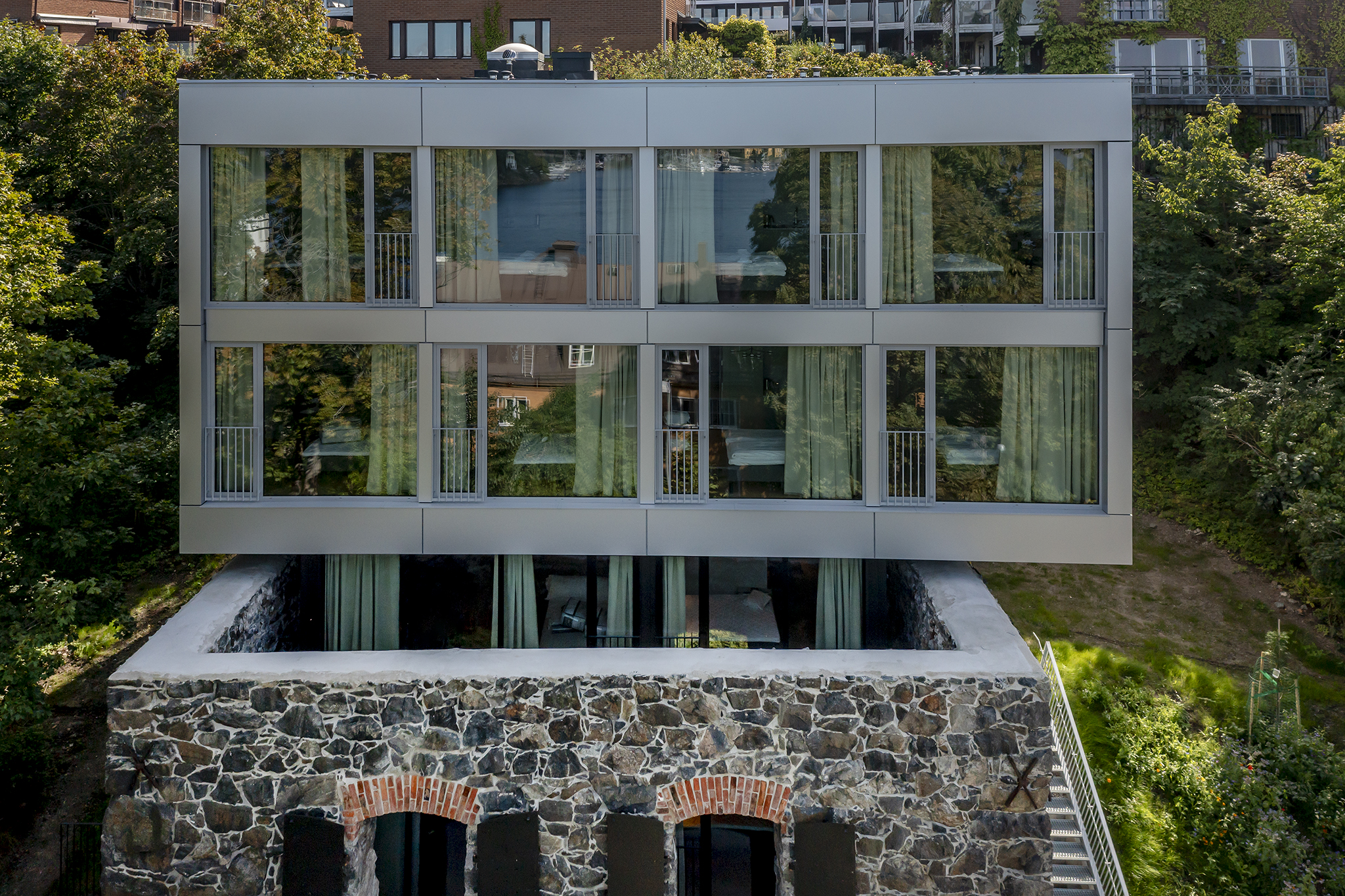 Föreningen består av 18 lgh belägna på 5 våningsplan