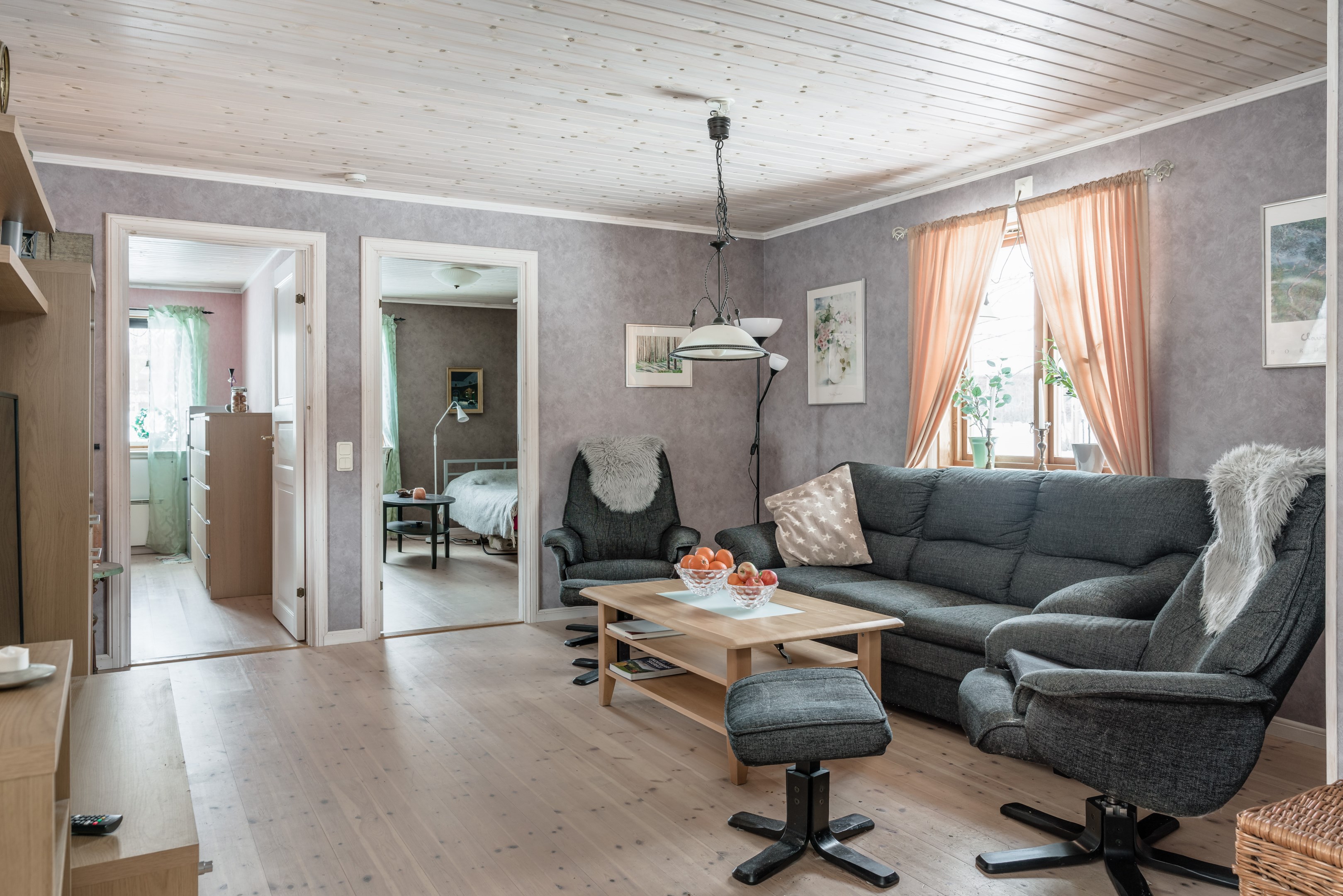 Vardagsrum mot två sovrum