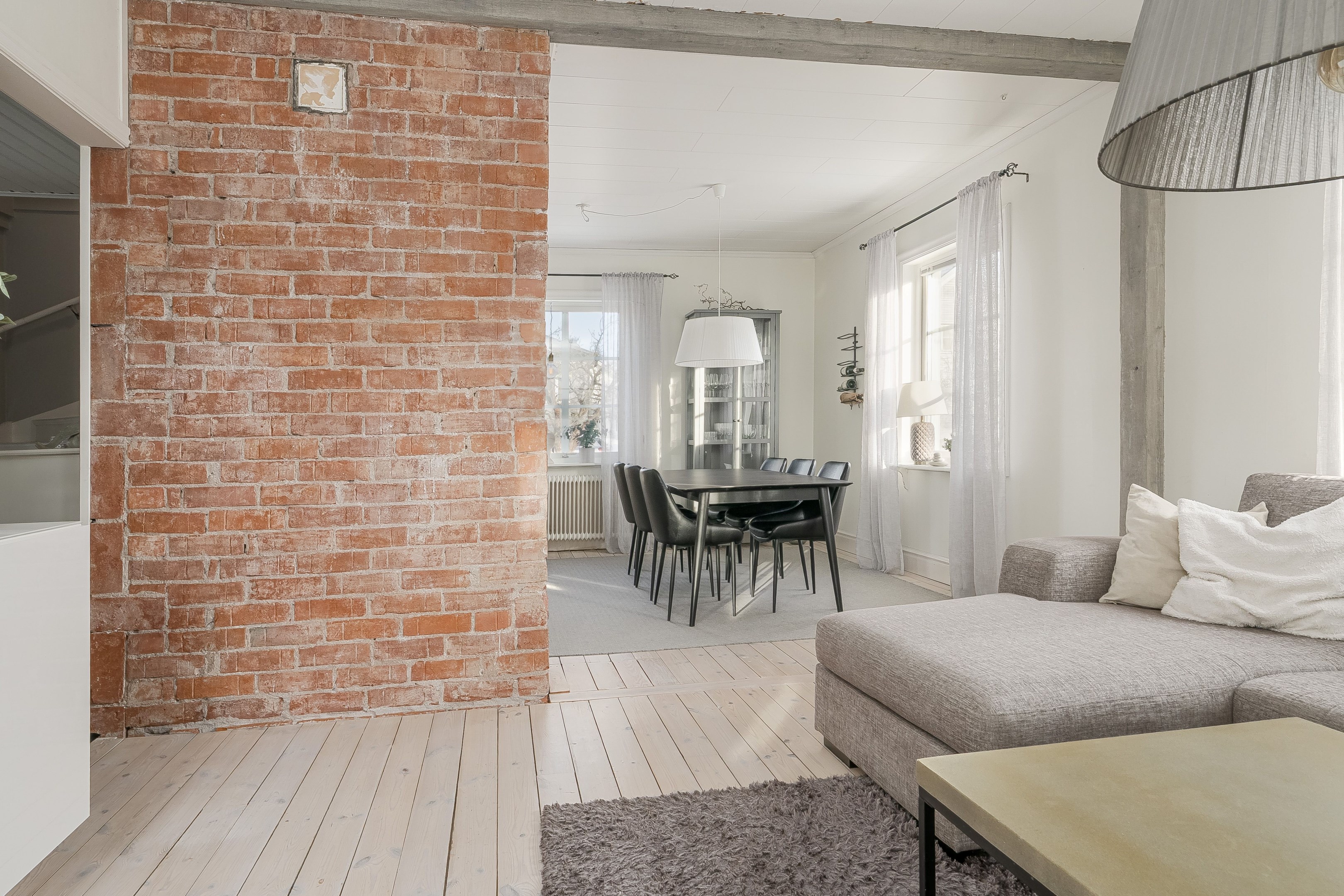 Sällskapsrum mot matrum