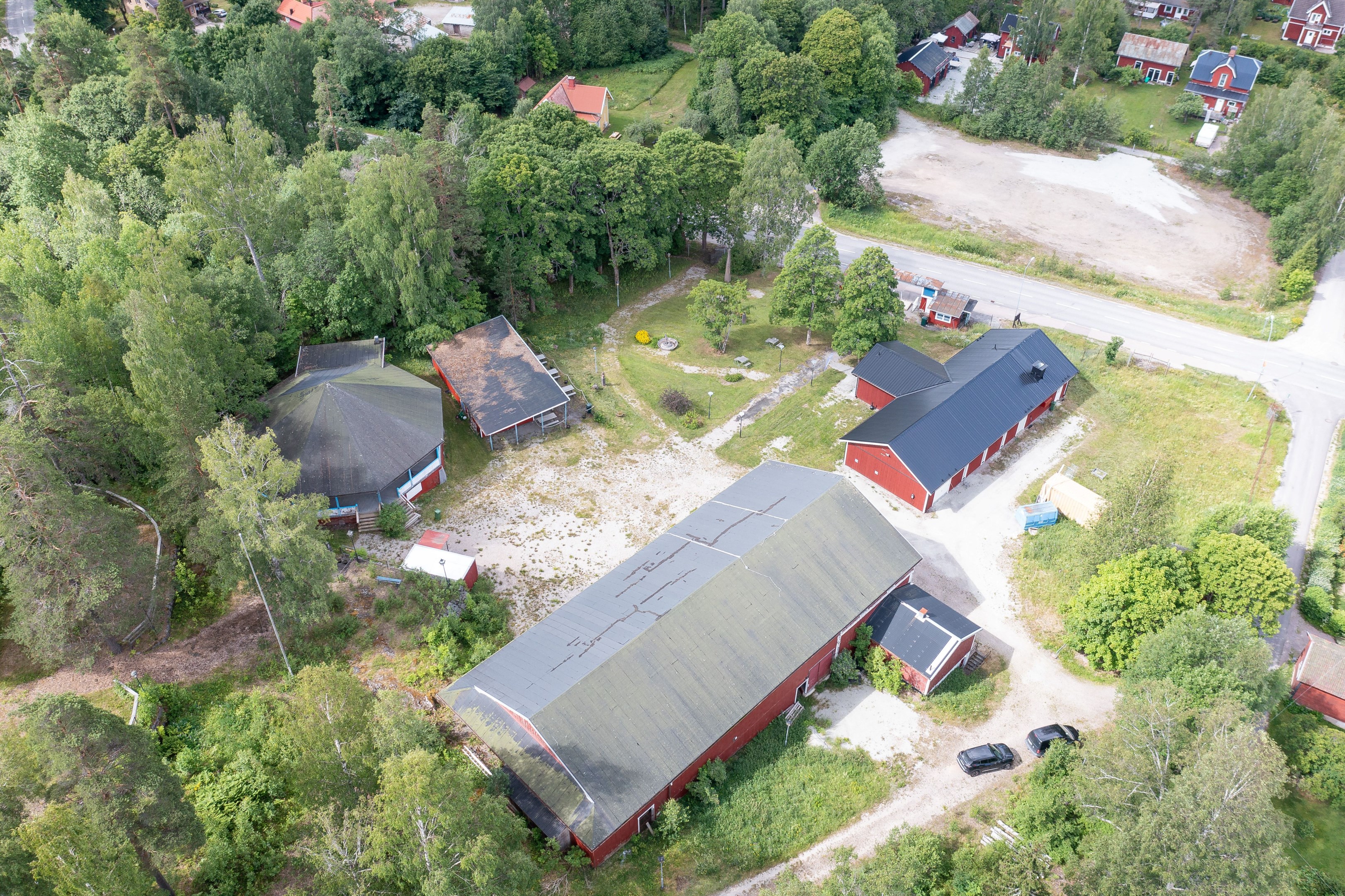 Vy över parken och parkeringen
