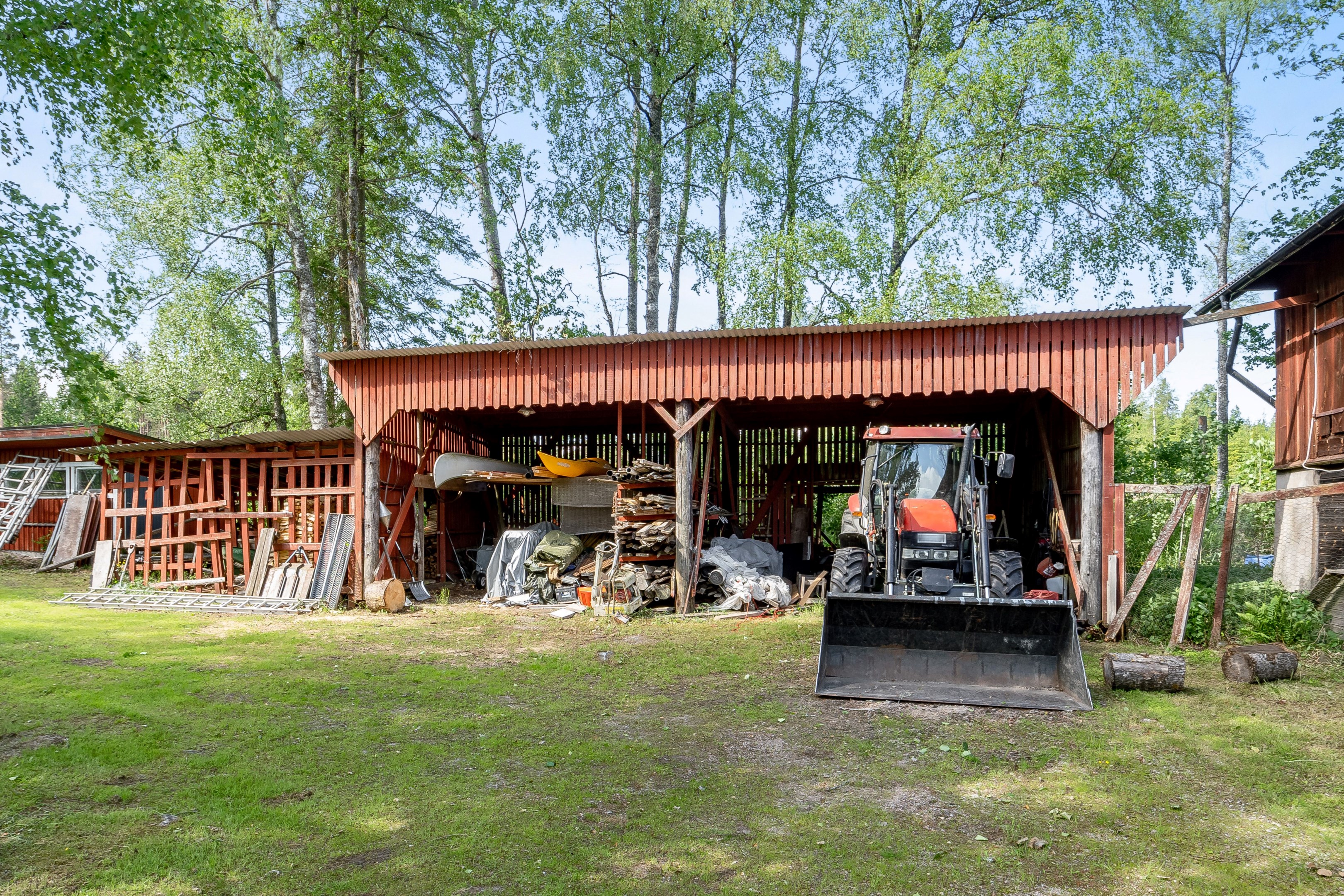Carport för traktor