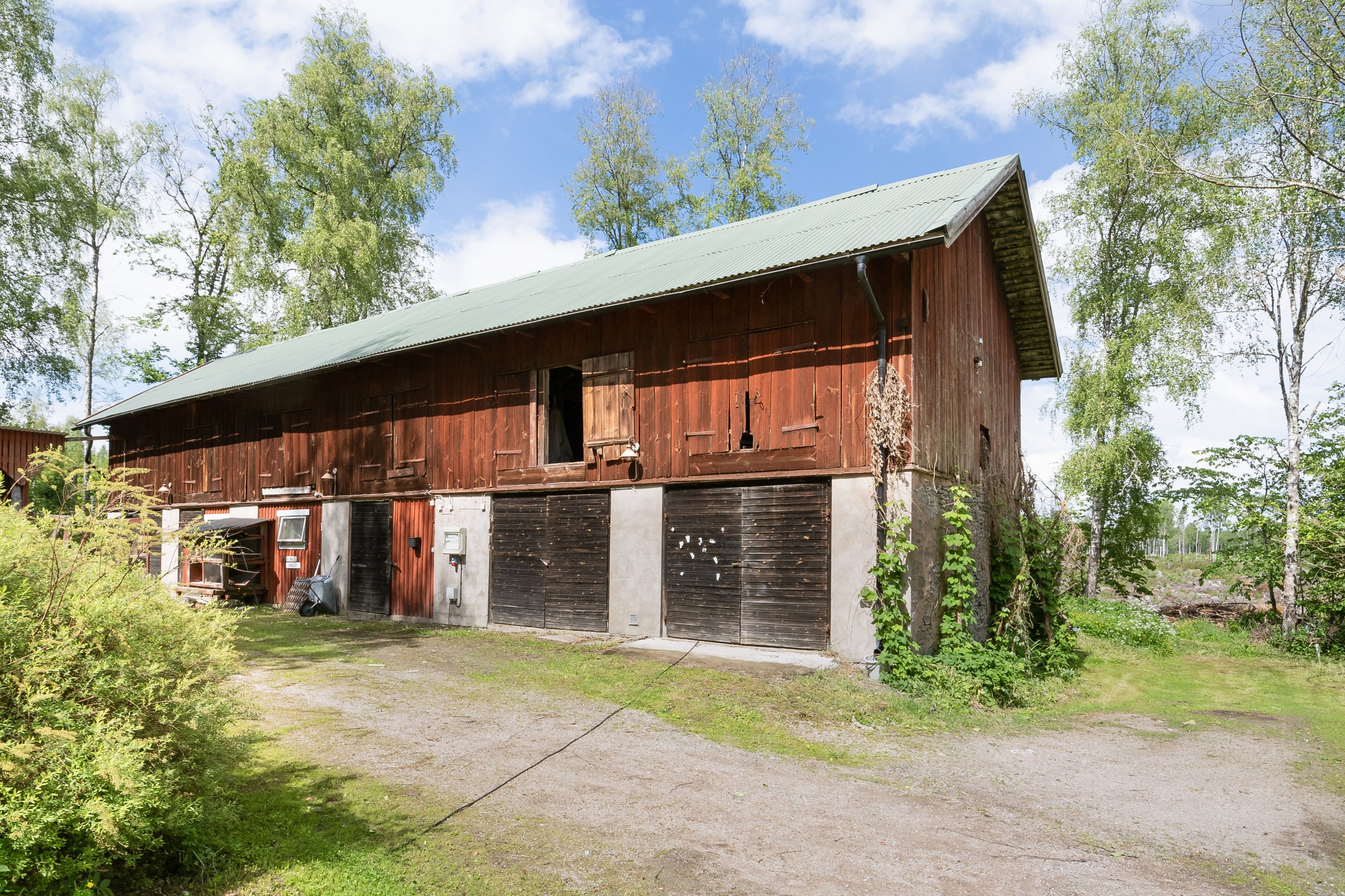 Ladugård m stall