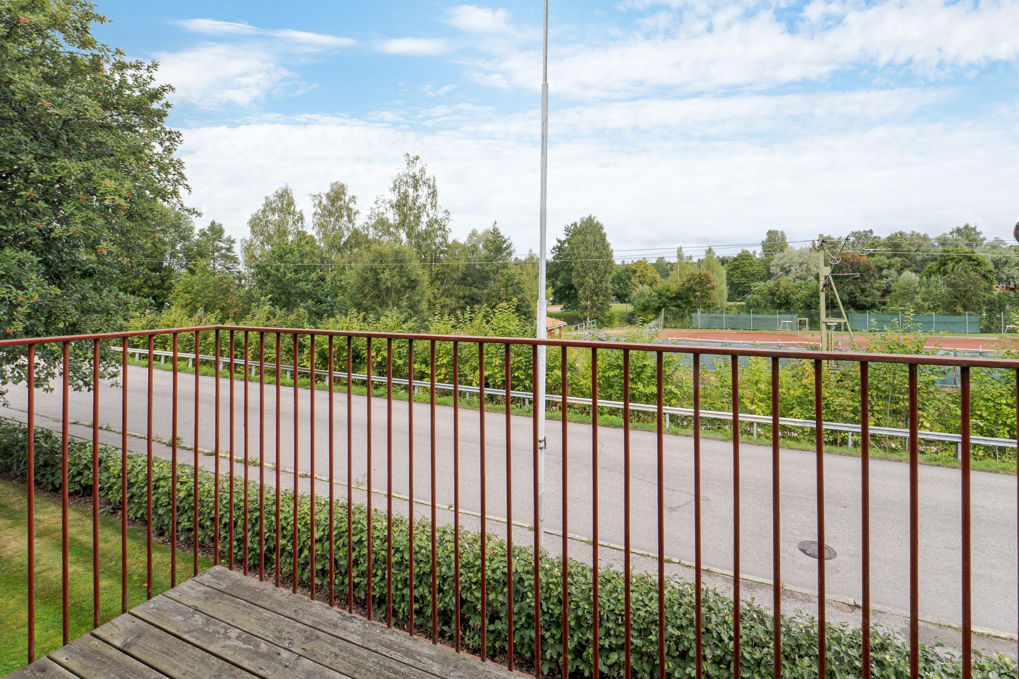 Balkong via badrum, övre plan