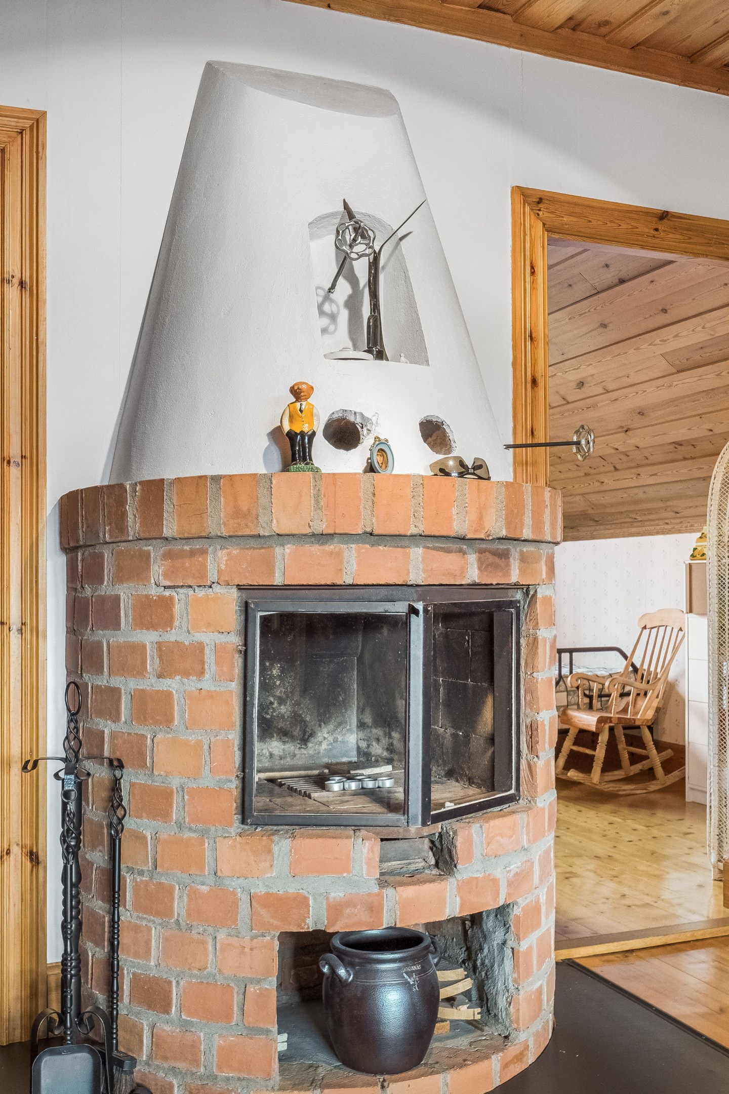 Eldstad i vardagsrum på öv