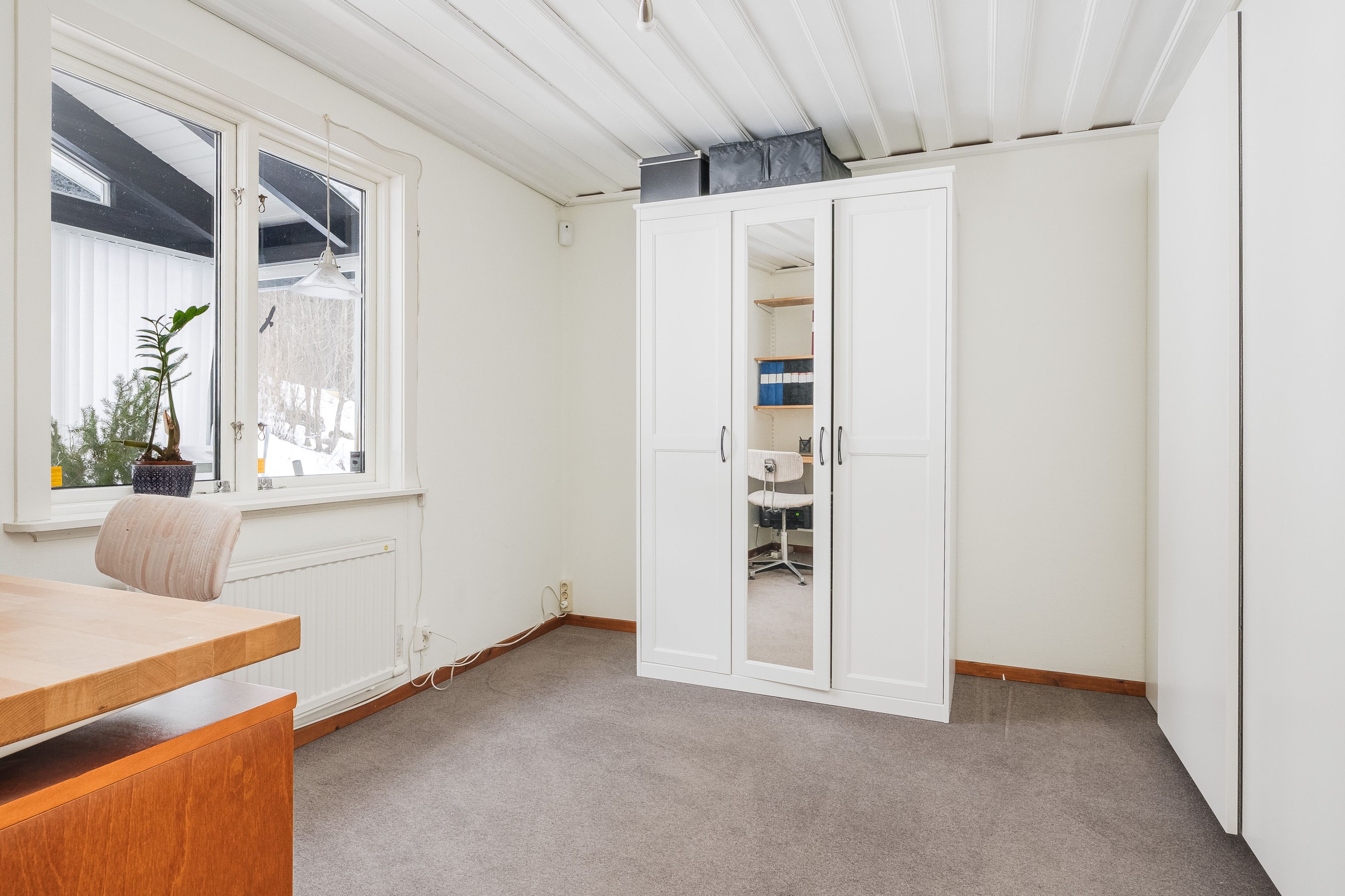 Sovrum alt kontor/förråd