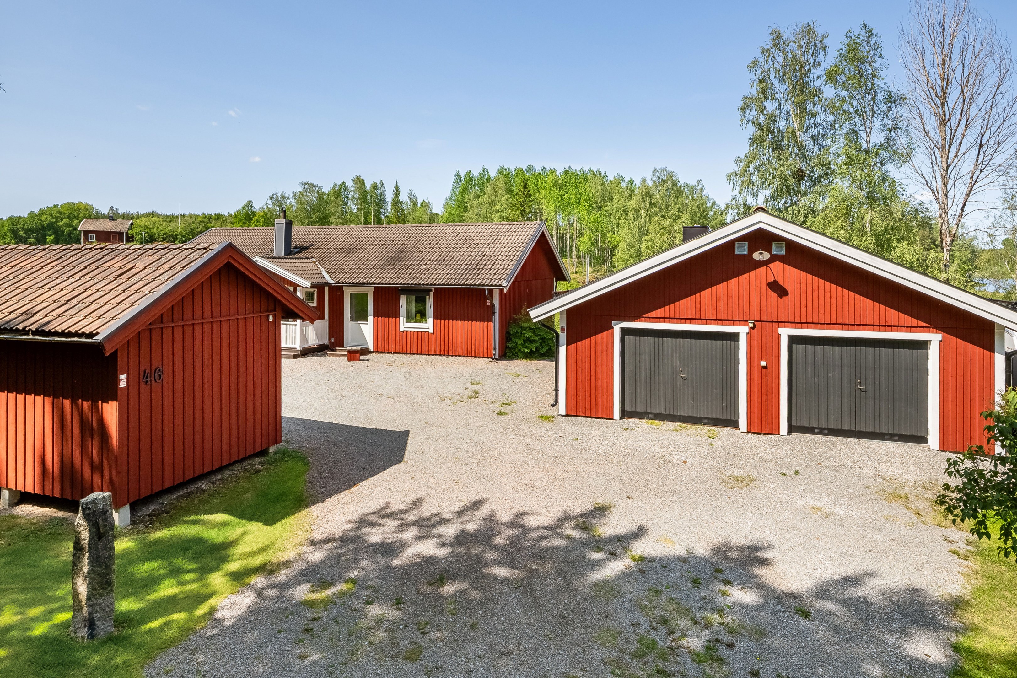 Uppfart med dubbelgarage