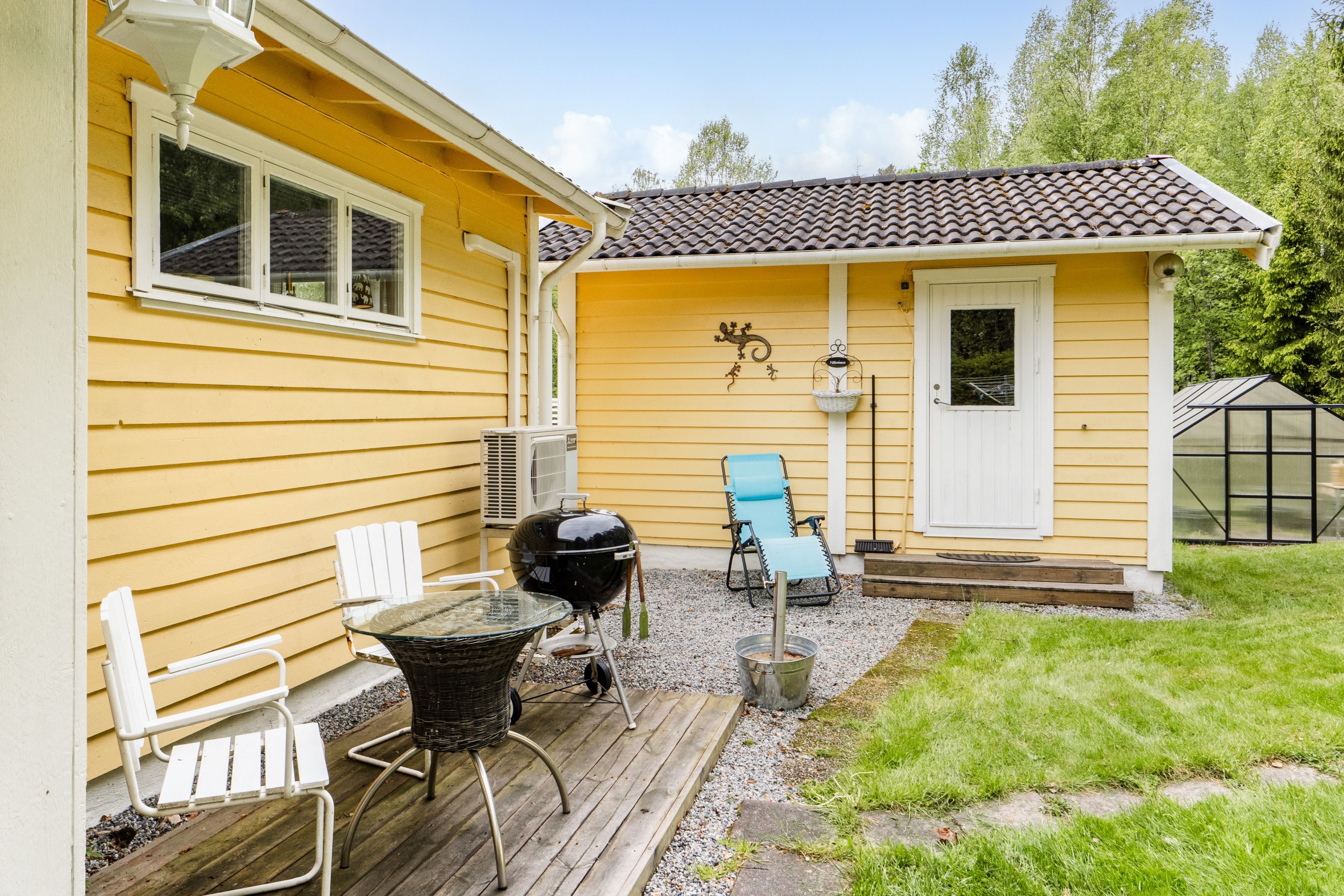 Uteplats vid entrén