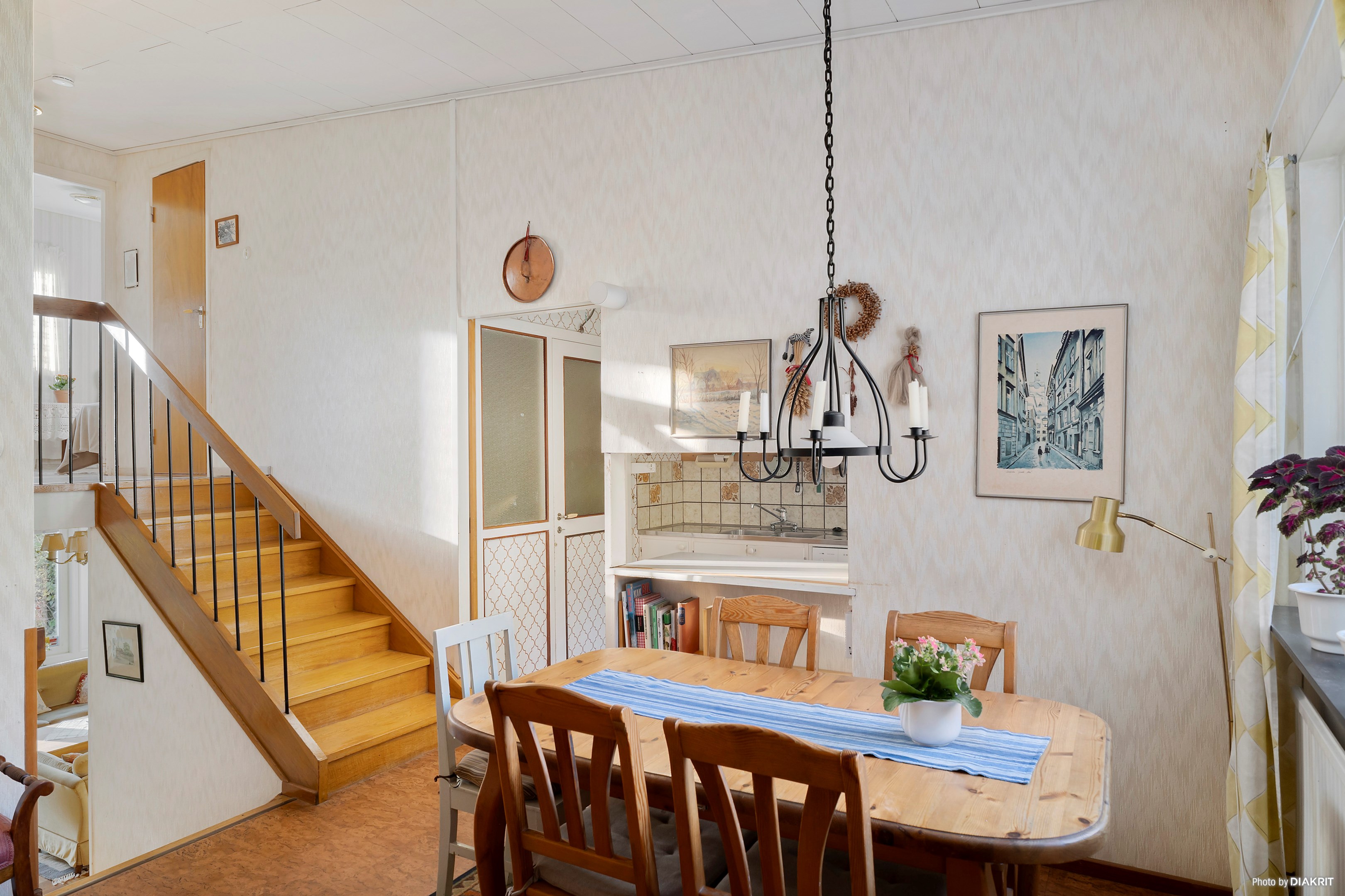 Matplats i anslutning till köket