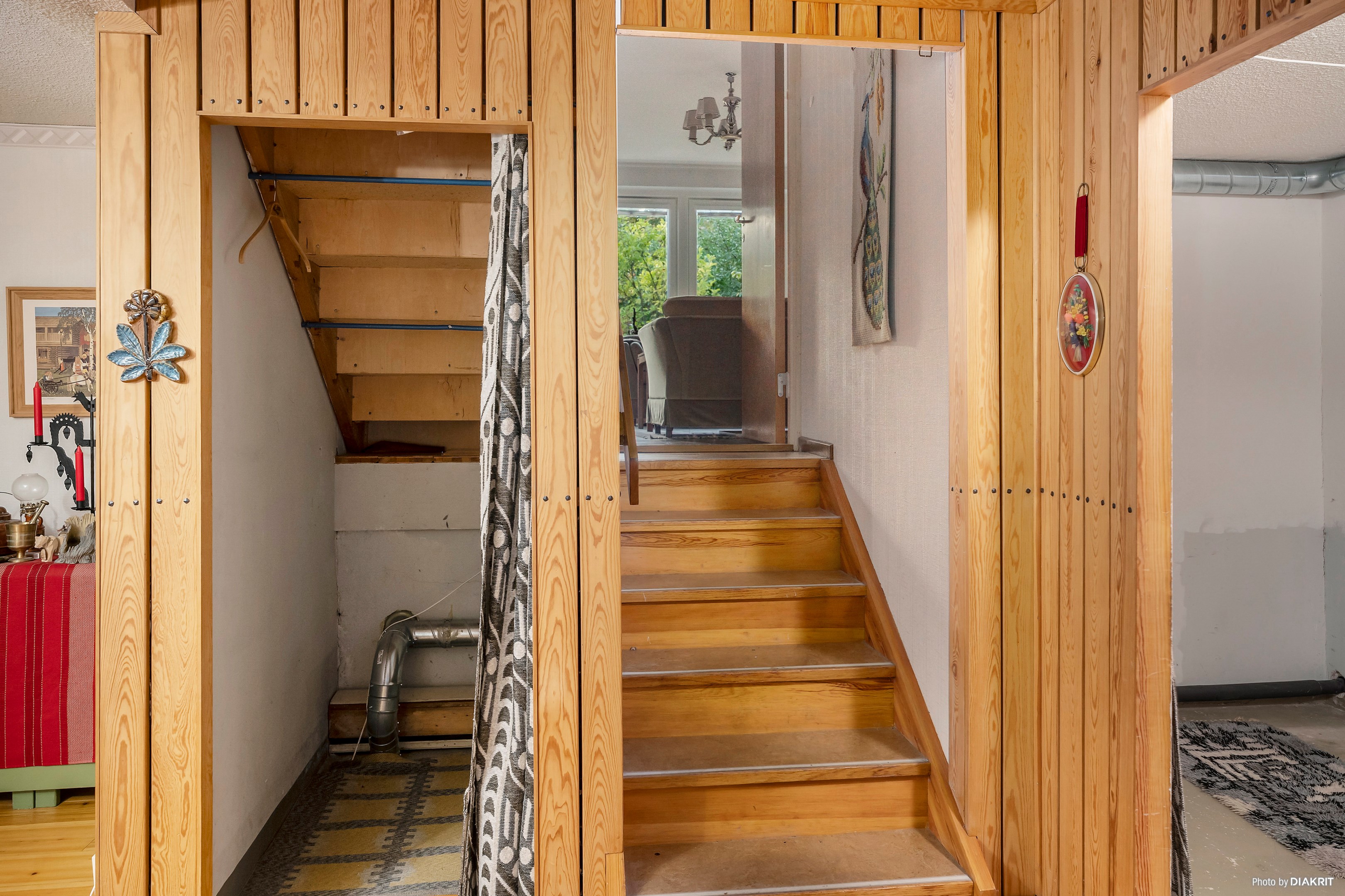 Trapp från källarplan