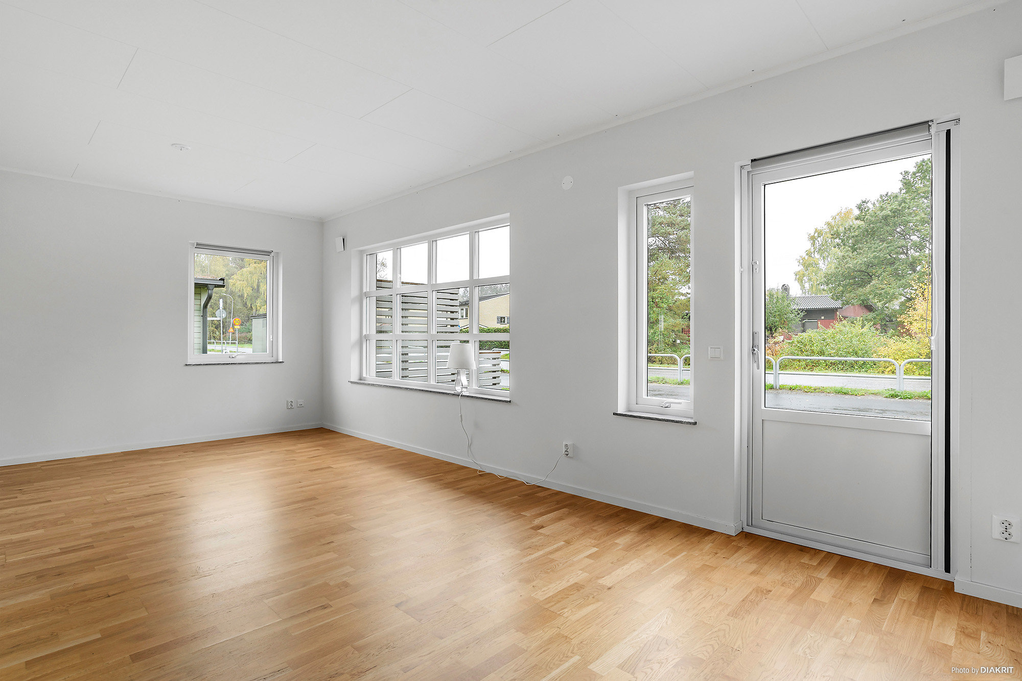 Vardagsrum med utgång till altan