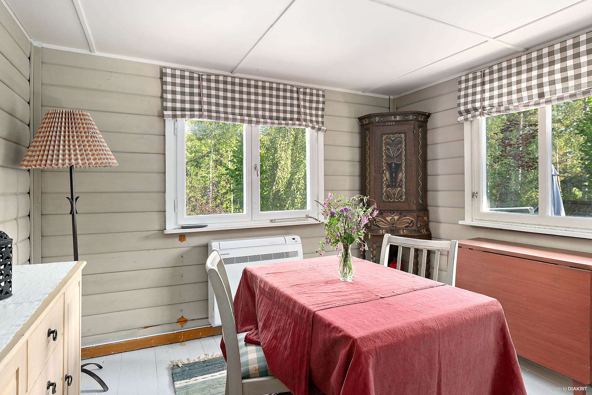 Matrummet intill köket