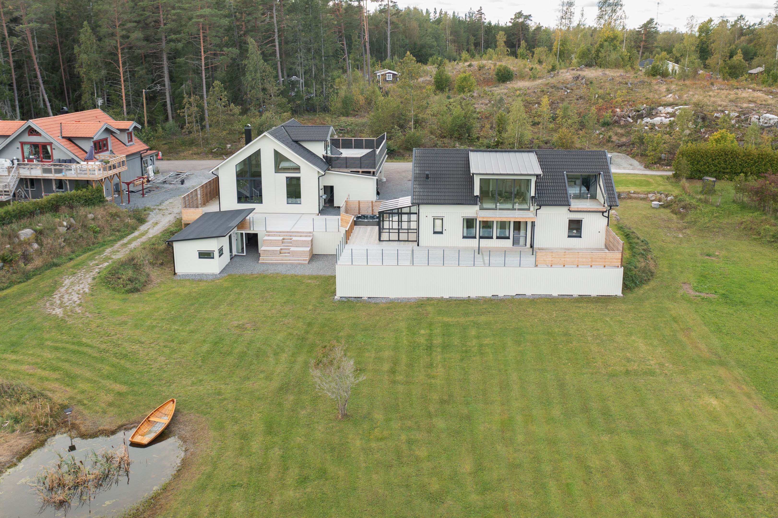 Husen och bakomvarande tomter