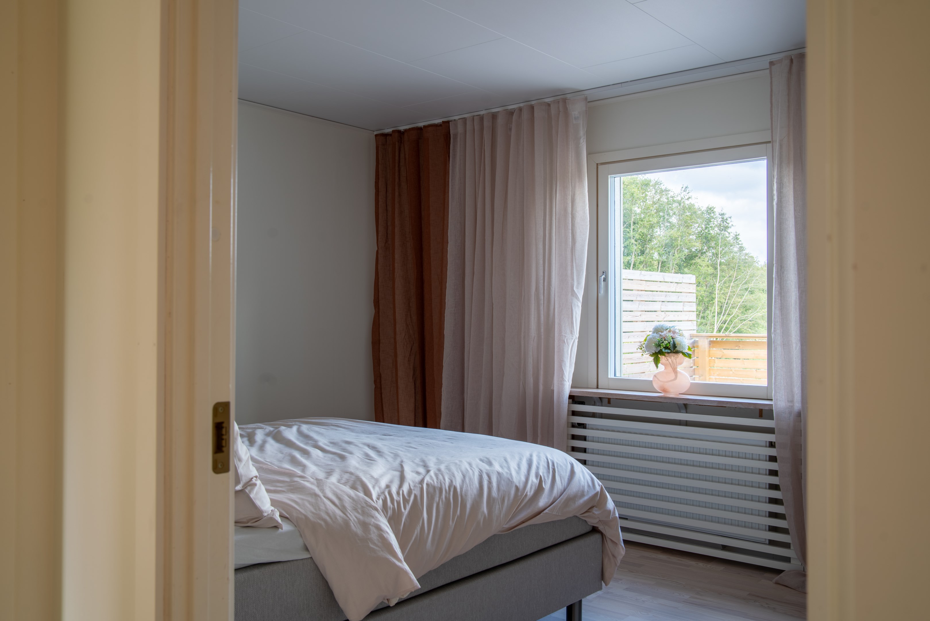 Sovrum på nedre plan