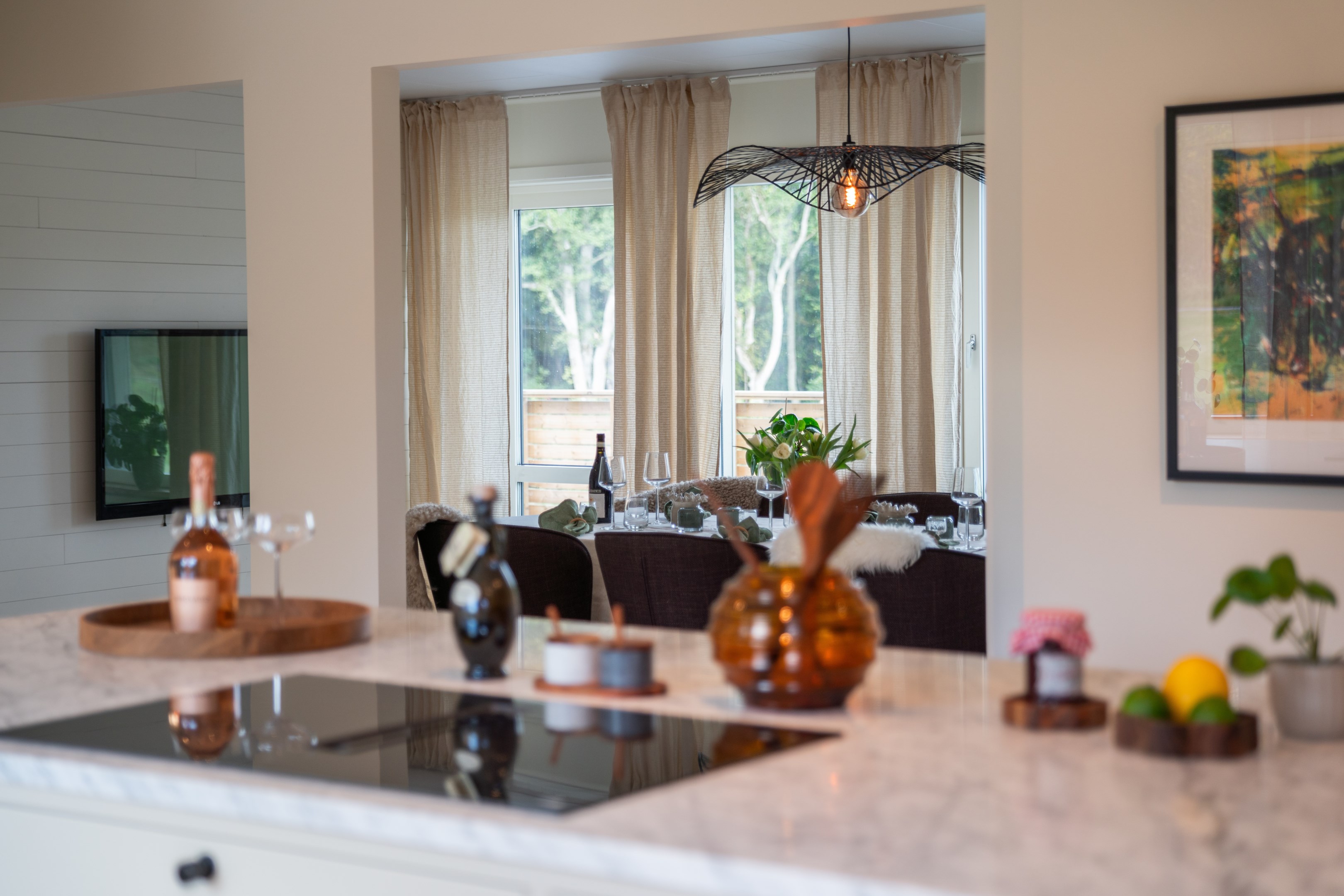 Häll med intregrerad fläkt