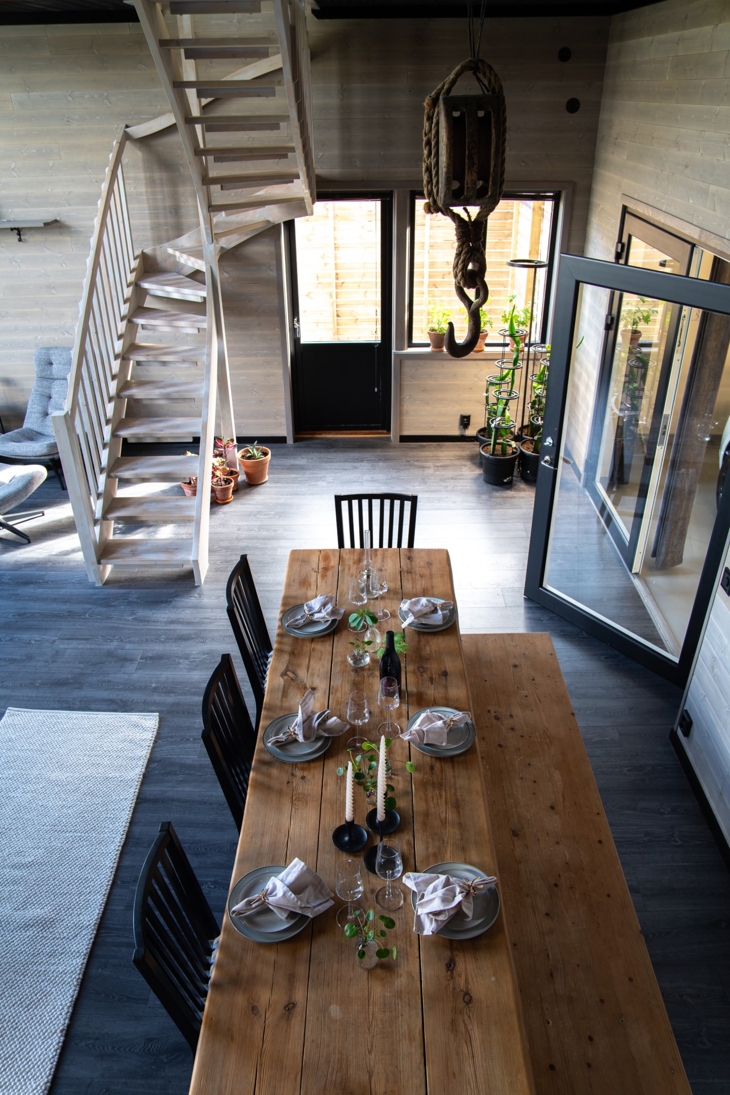 Från den lilla balkongen har du full koll- om du är barn