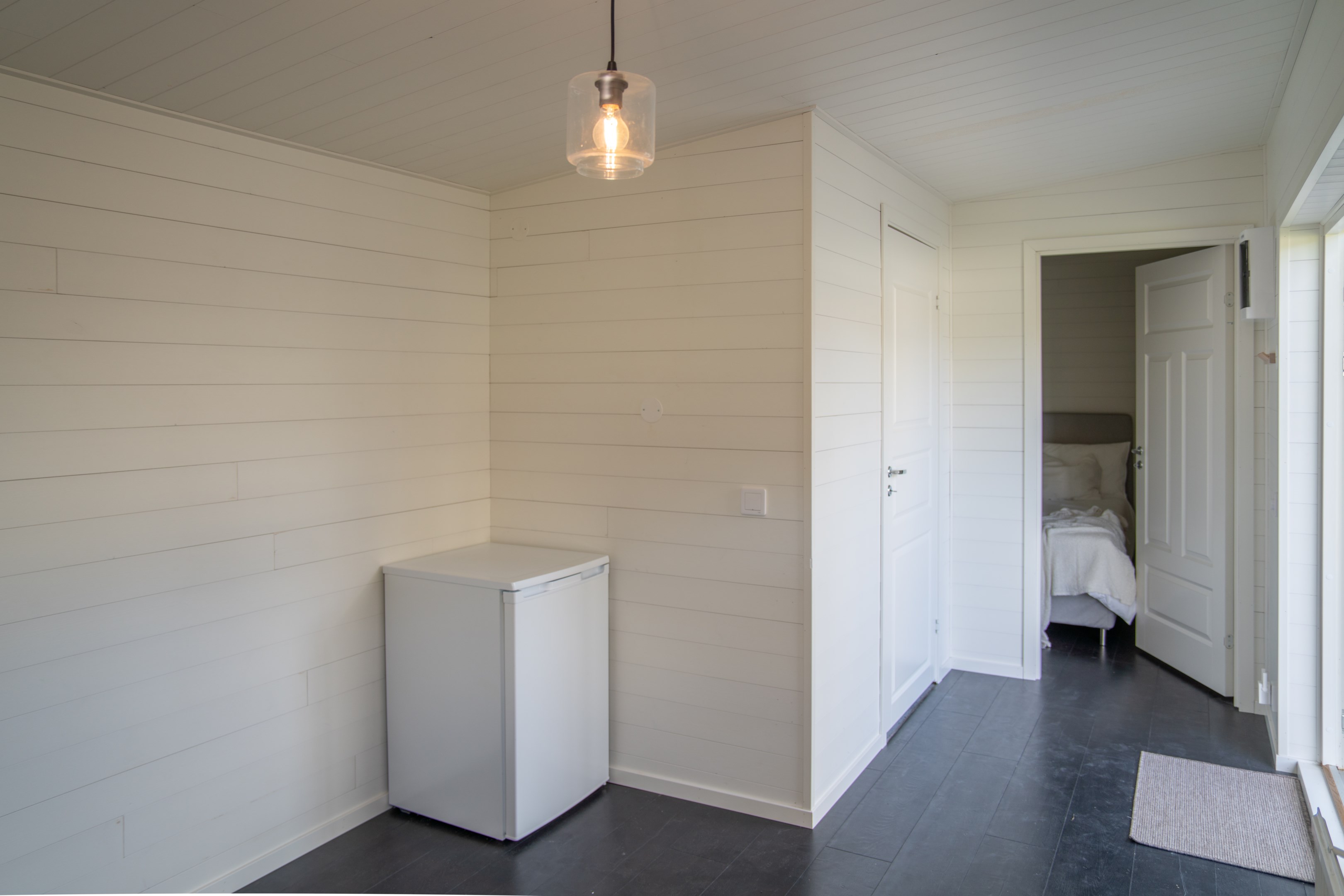 Inredd friggebod med möjlig tonårsdel