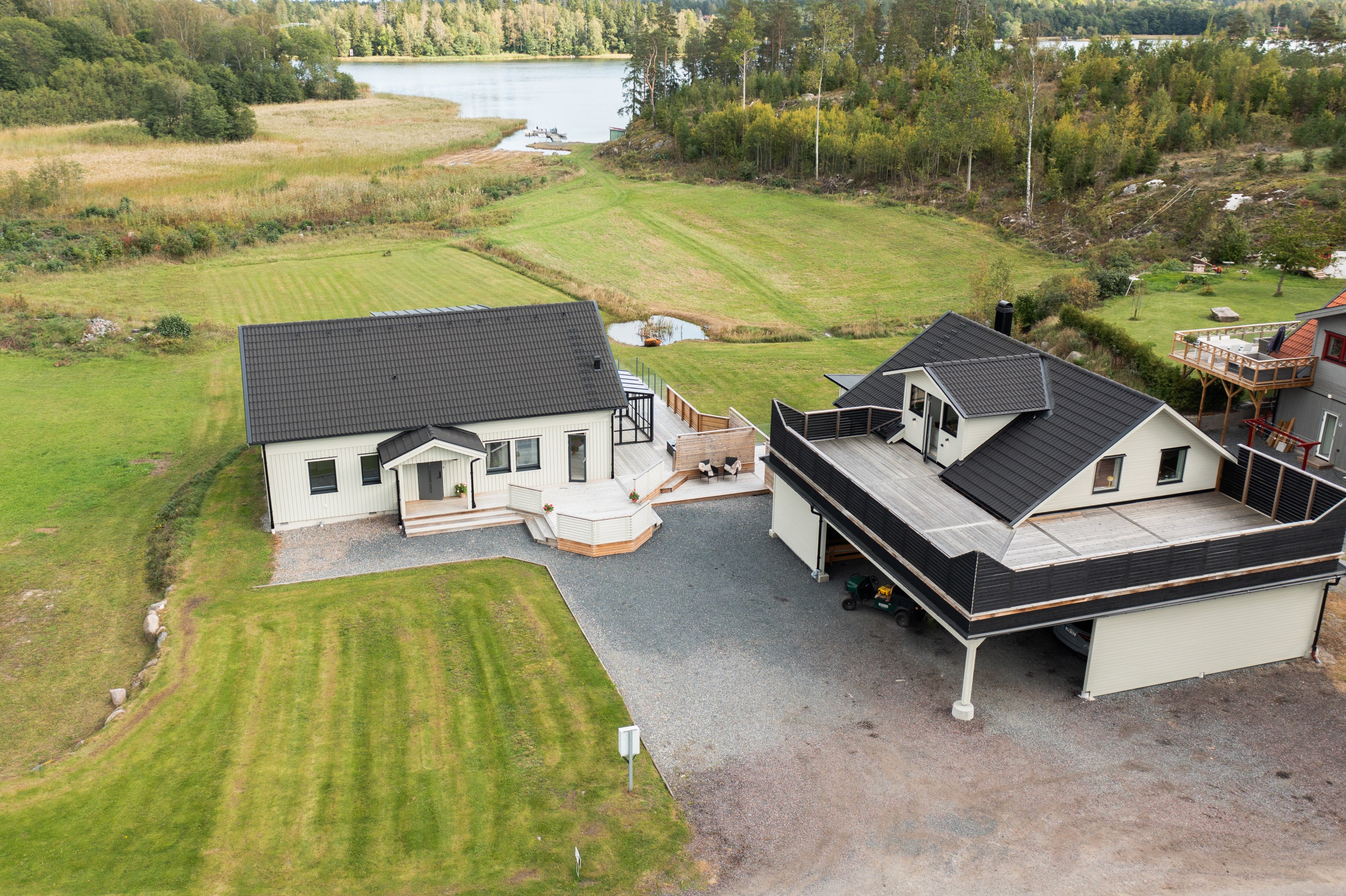 Stora gröna ytor och trivsamma uteplatser