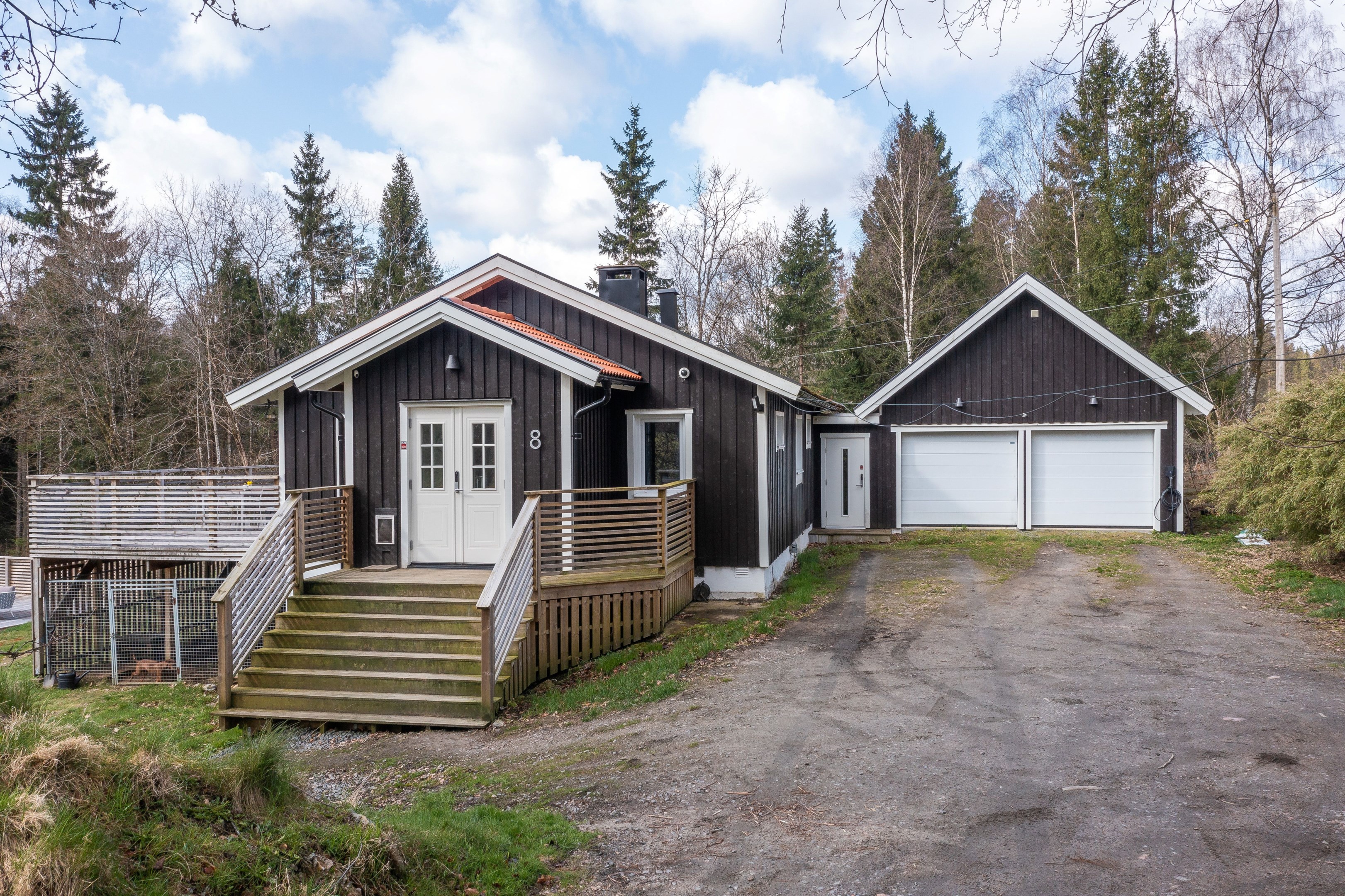Fint hus med stort garage.