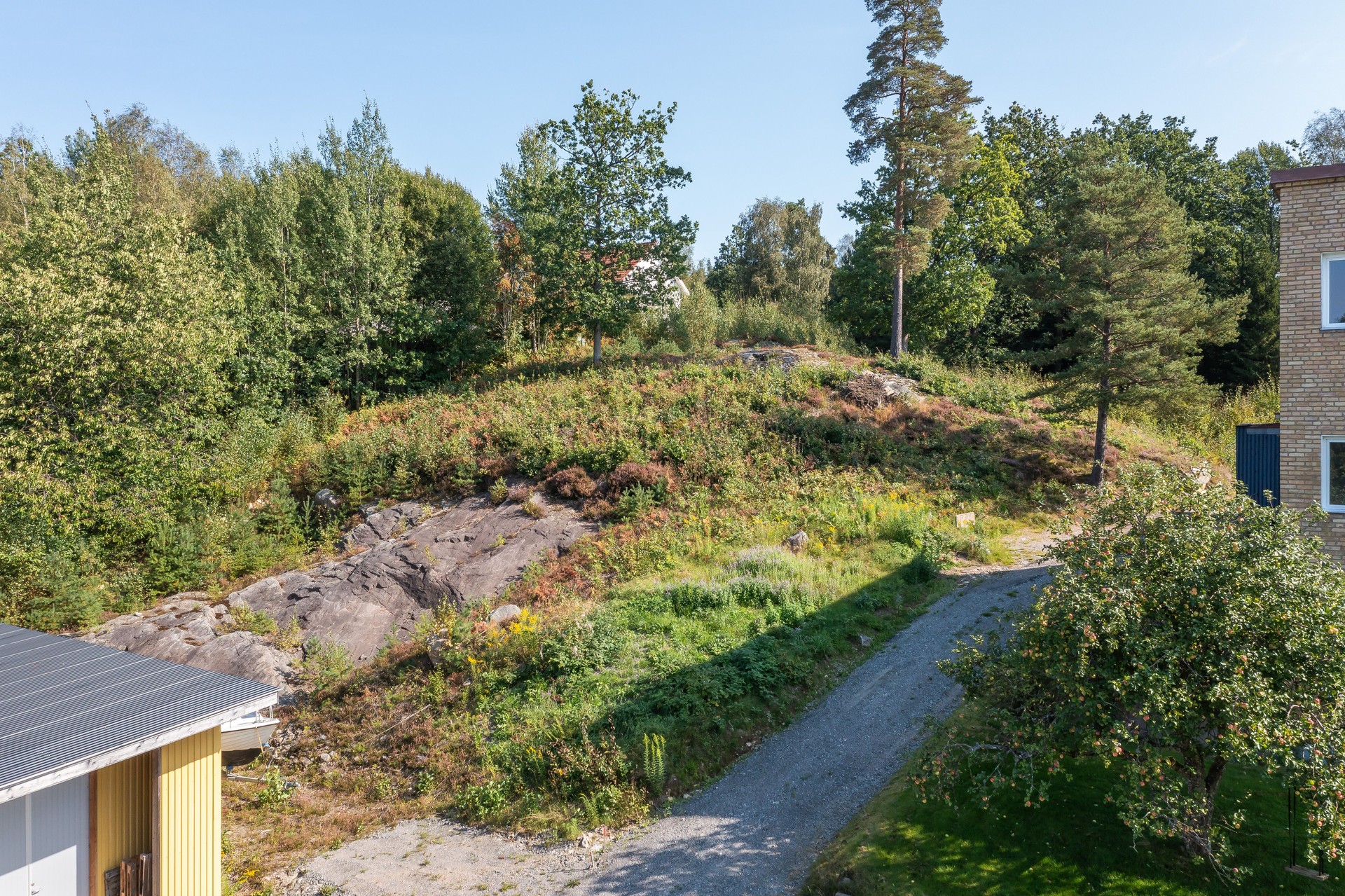På en kulle med vacker utsikt