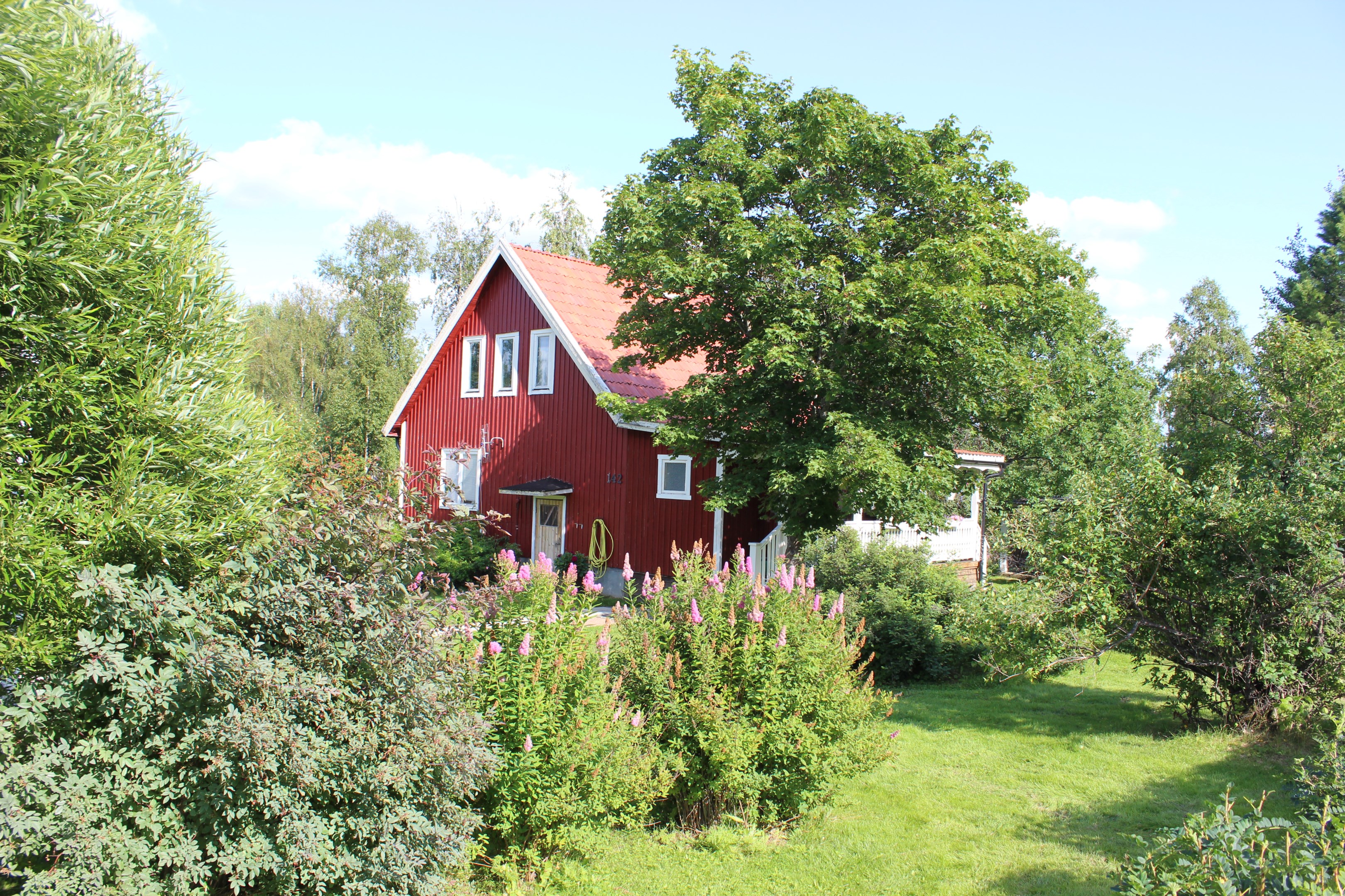 Villa på lummig tomt