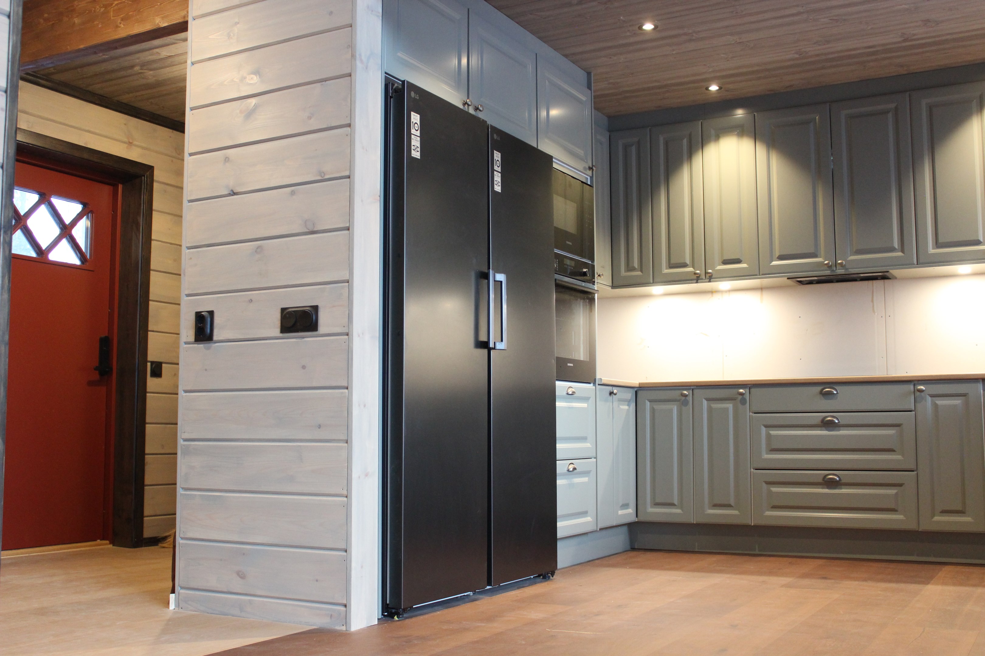 Kök och del av entréhall