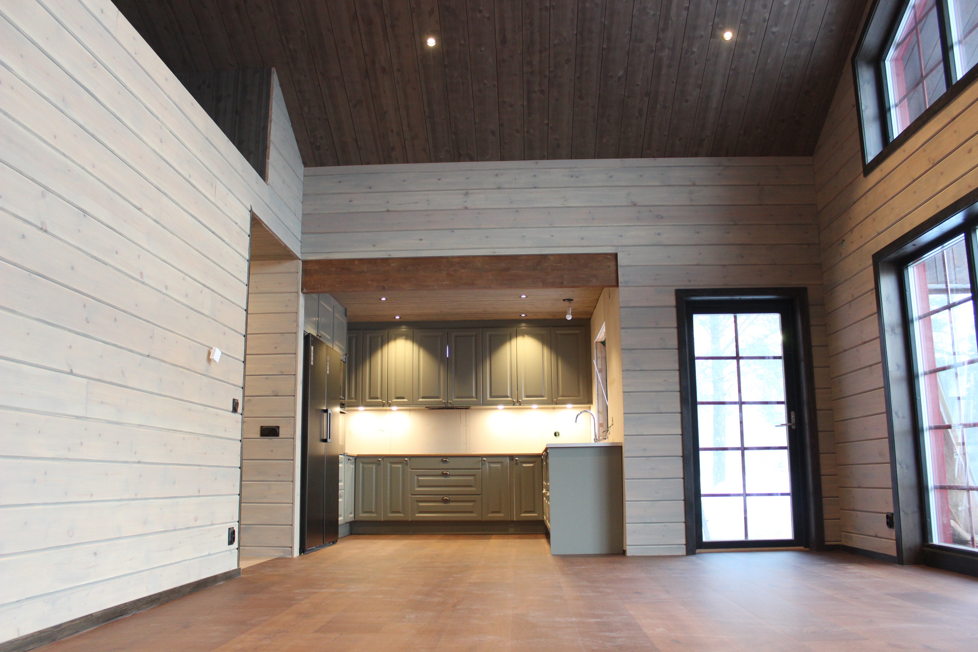 Rymligt vardagsrum, högt till tak