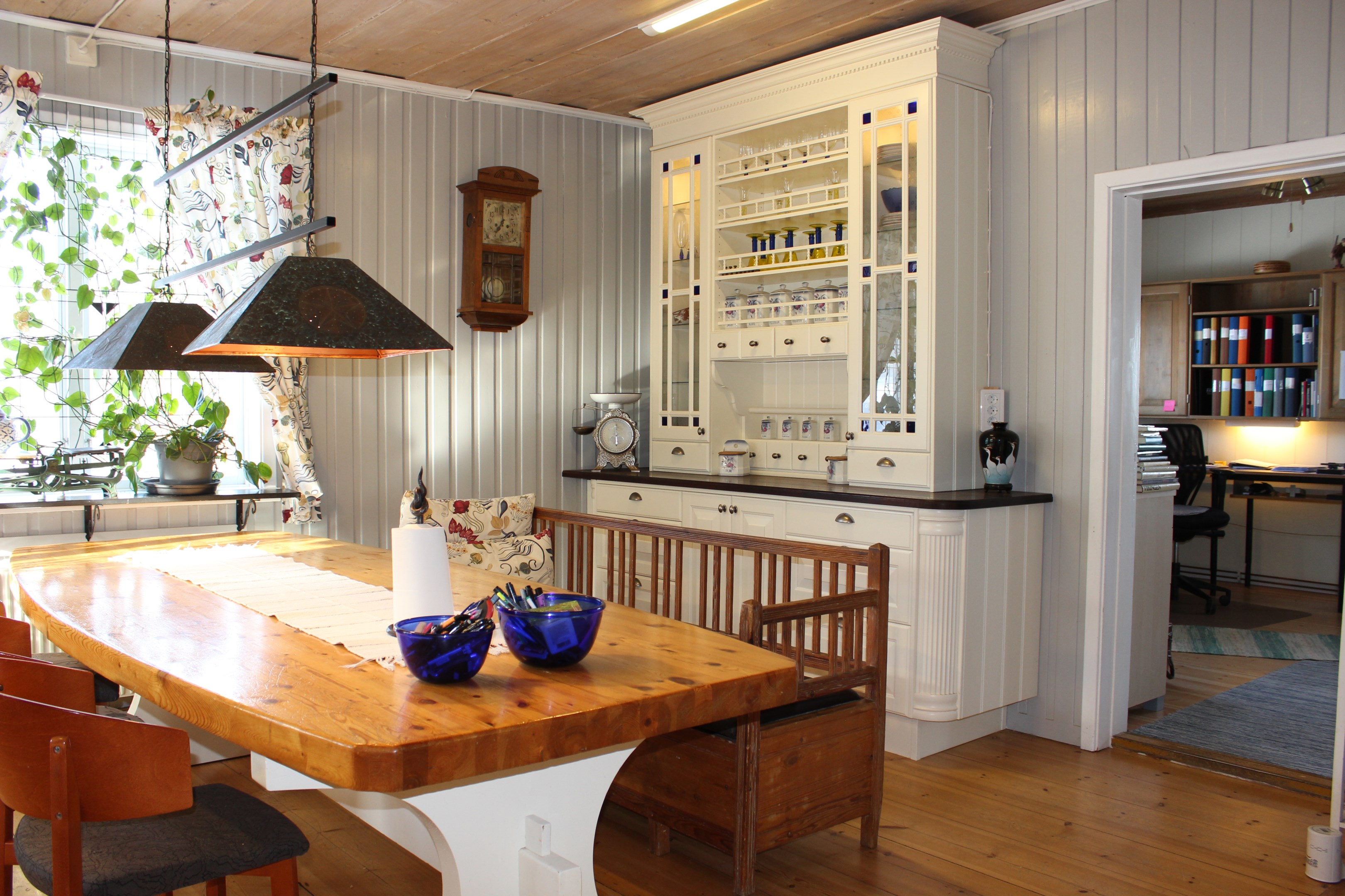 Matbord i kök ingår