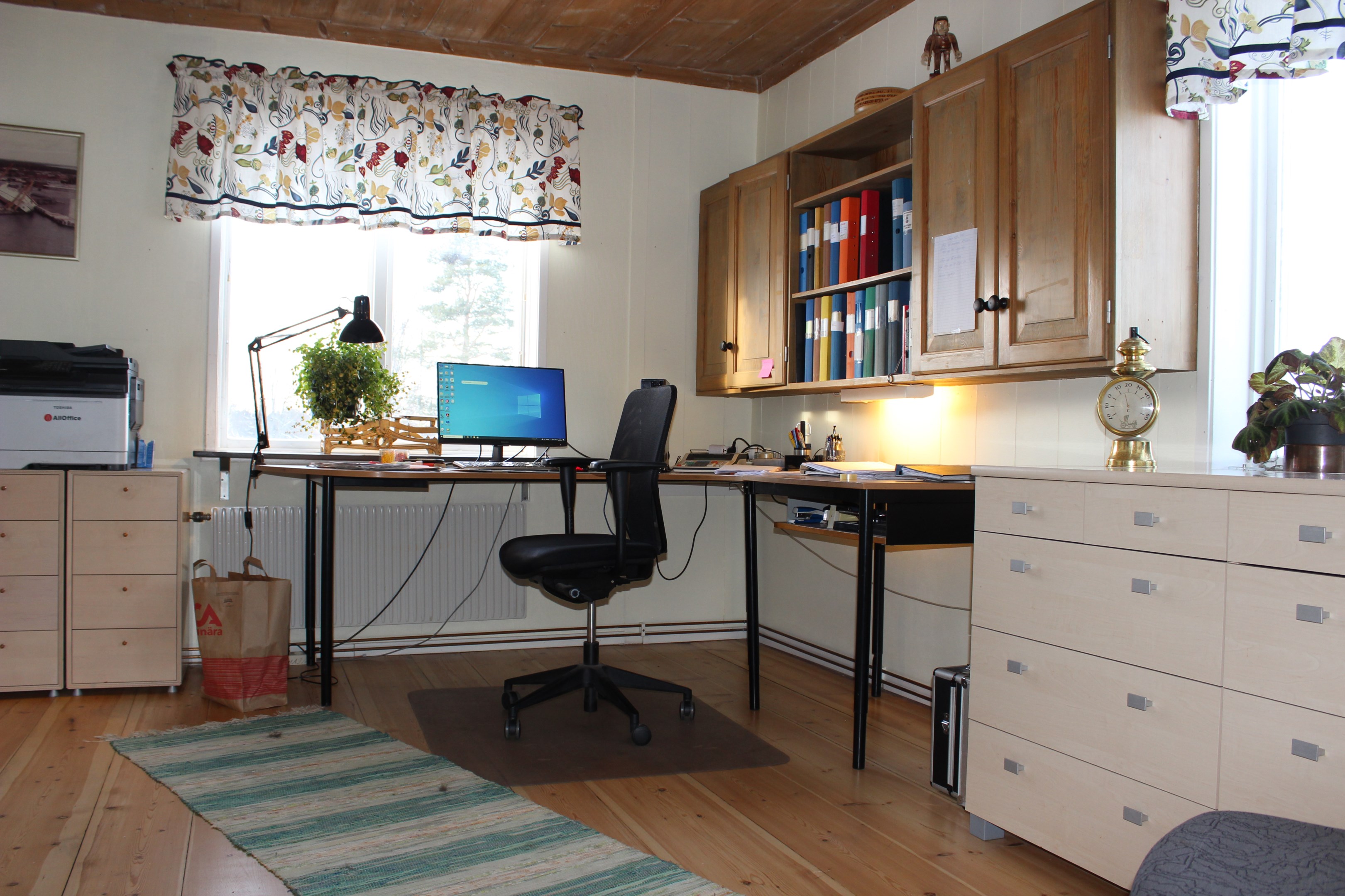 Kontor innanför köket