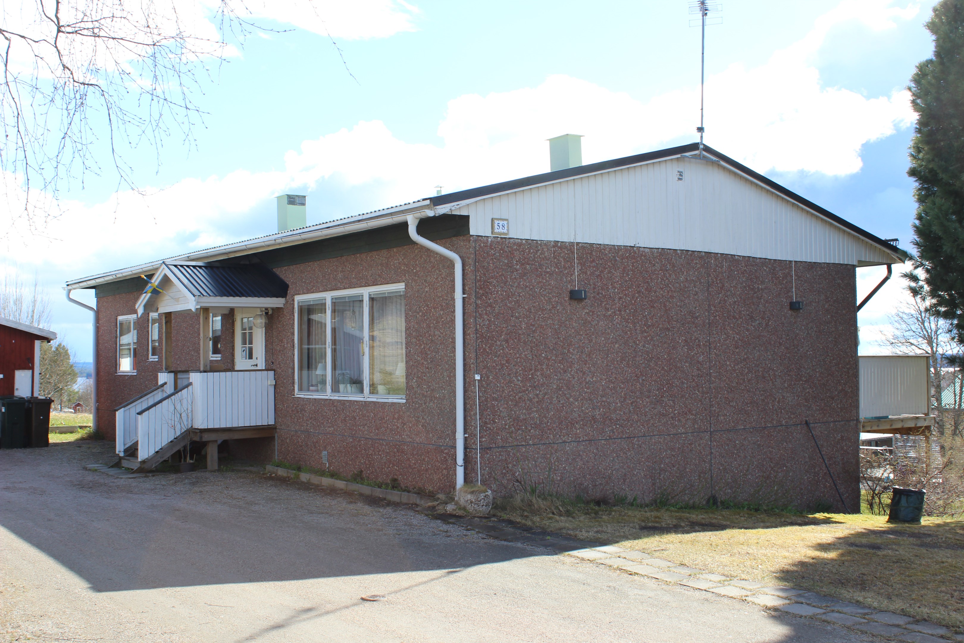 Exteriör entrésida