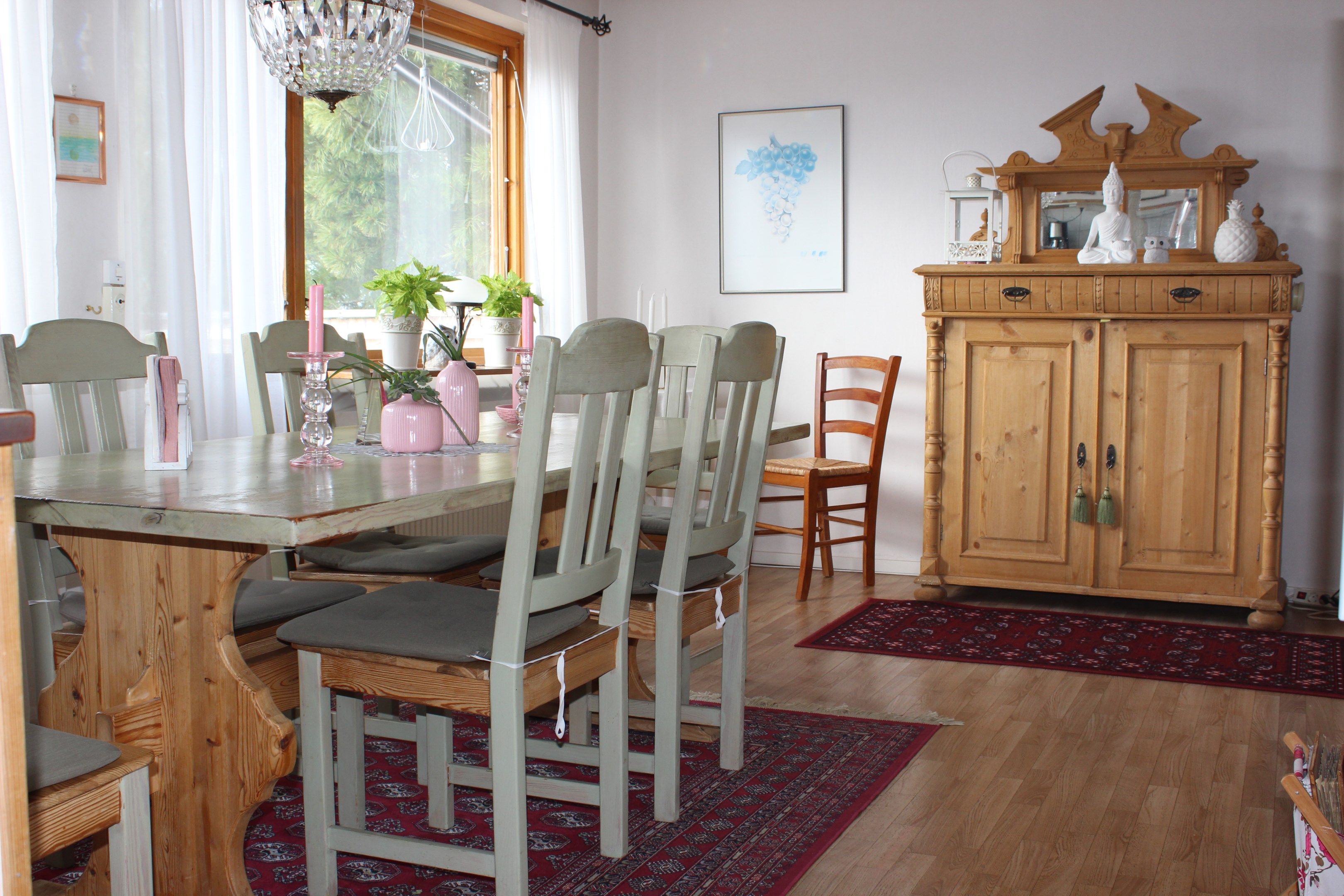 Matplats med utgång till balkong