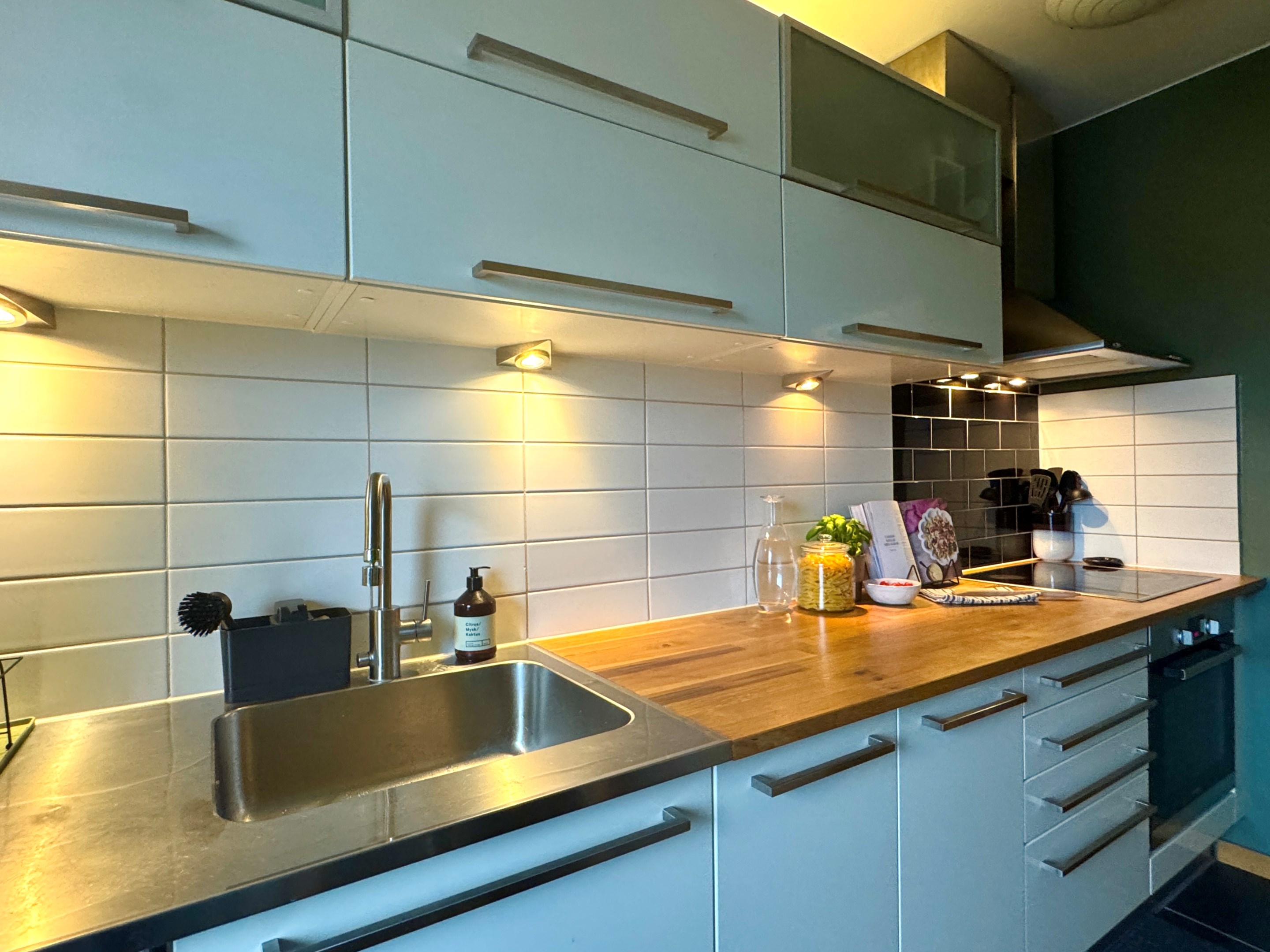 Mycket tilltalande kök o lätt-arbetat