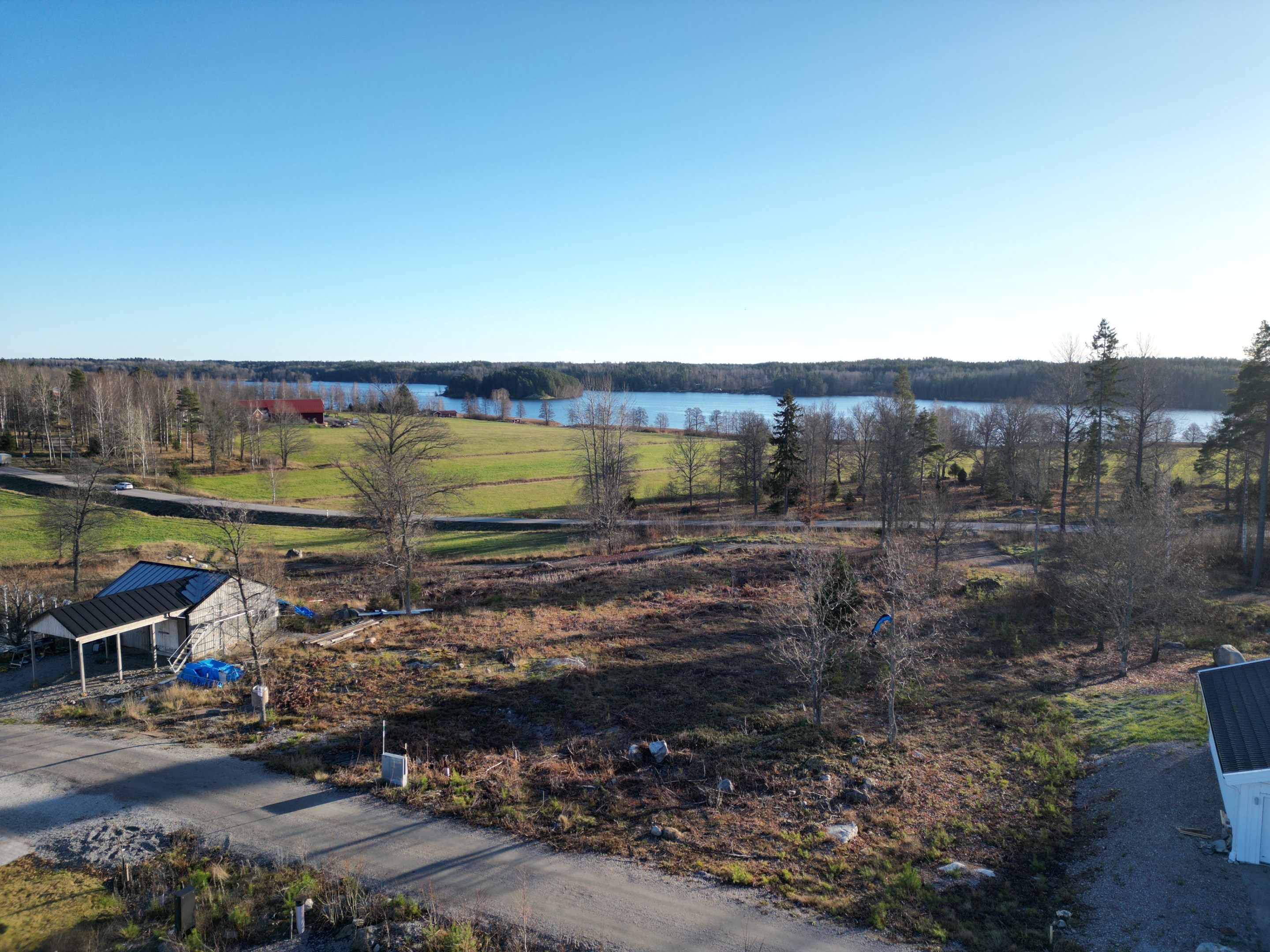 Villatomt med sjöutsikt Långsjön