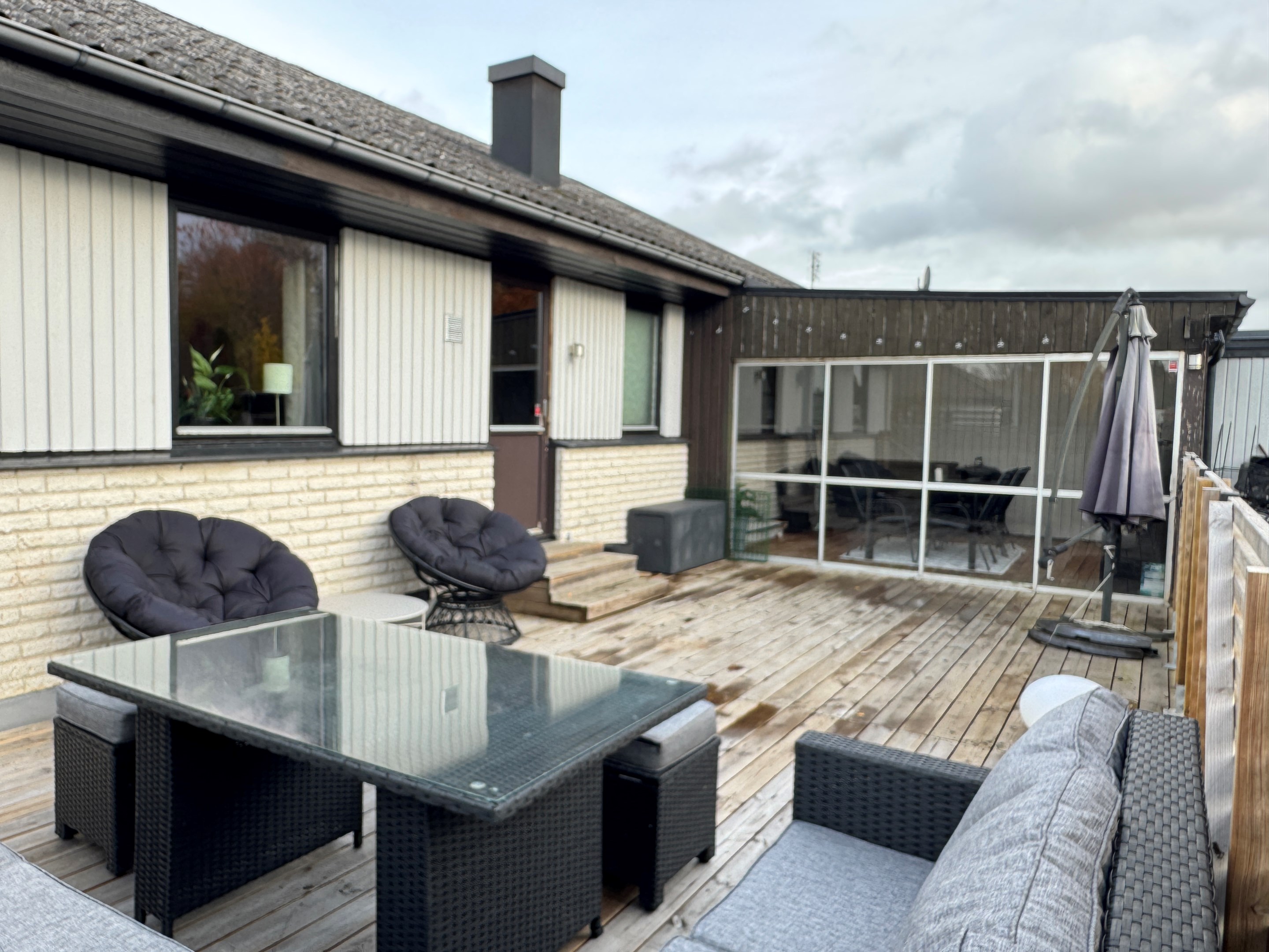 Trädäck i sydvästläge