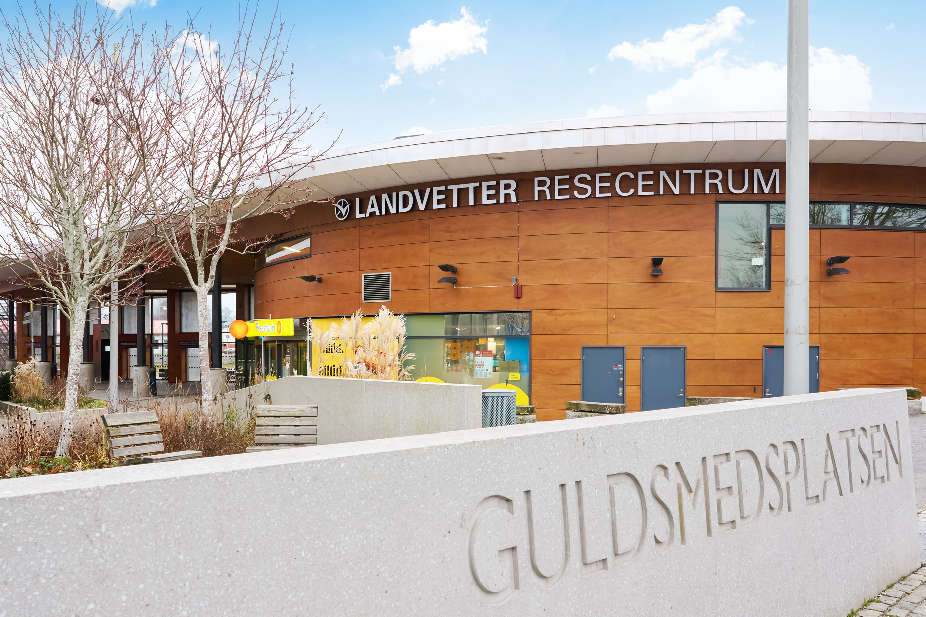 Resecentrum med mycket bra kommunikationer till Göteborg via X6