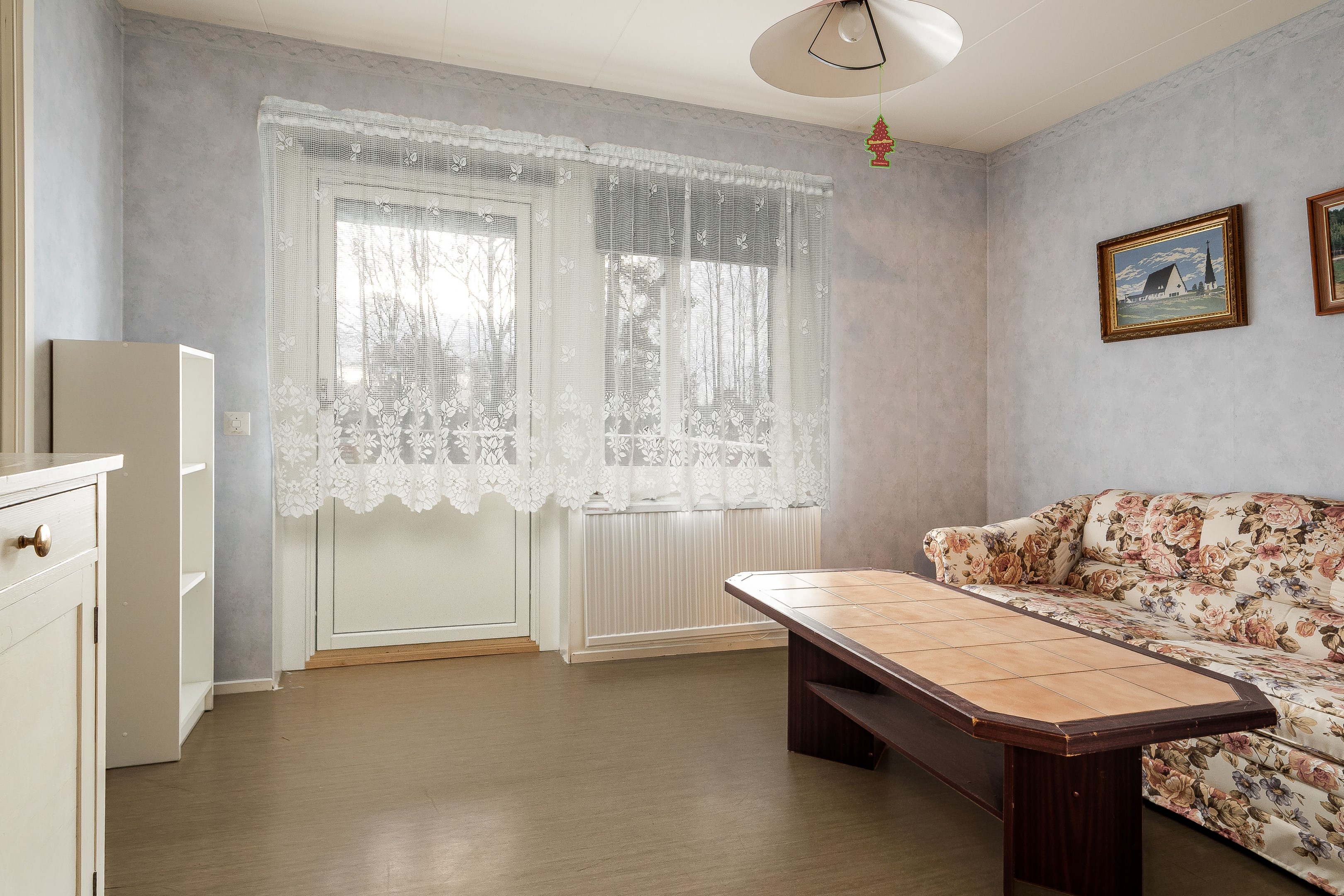 Tv-rum i suterrängplan