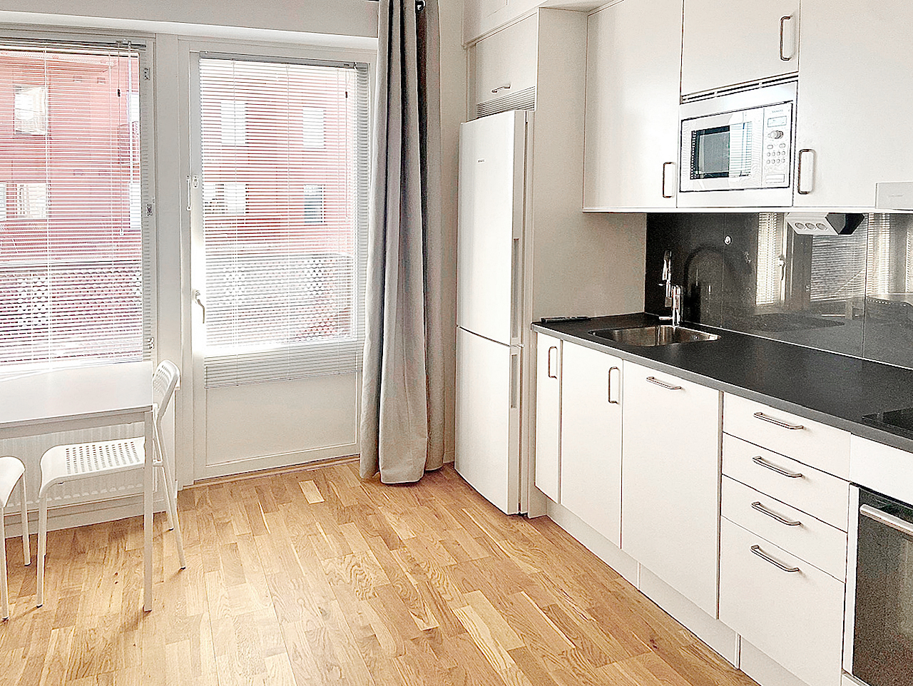 Utgång till balkong från kök/allrum