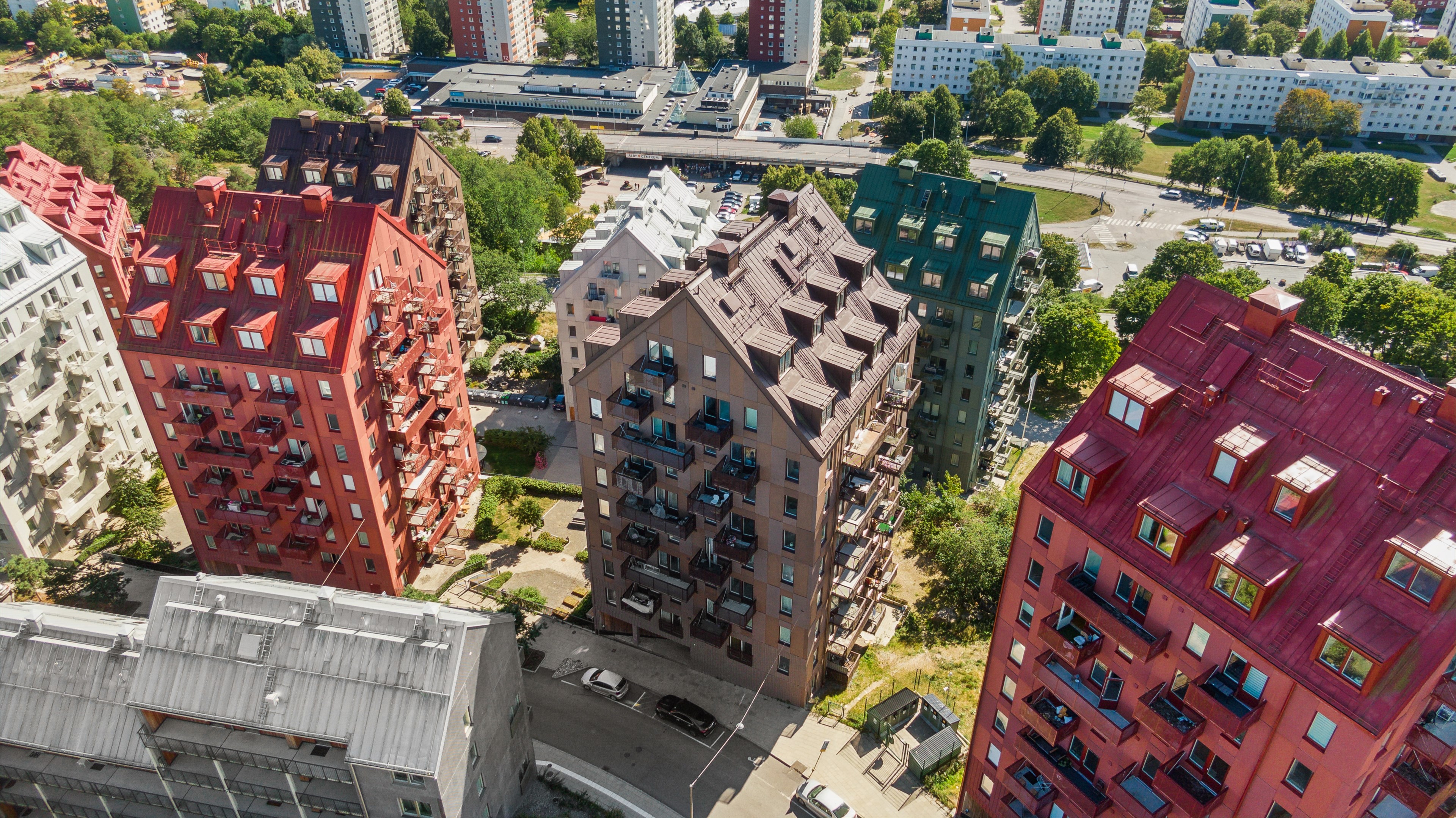 Det bruna huset i mitten är Lagmansbacken 9