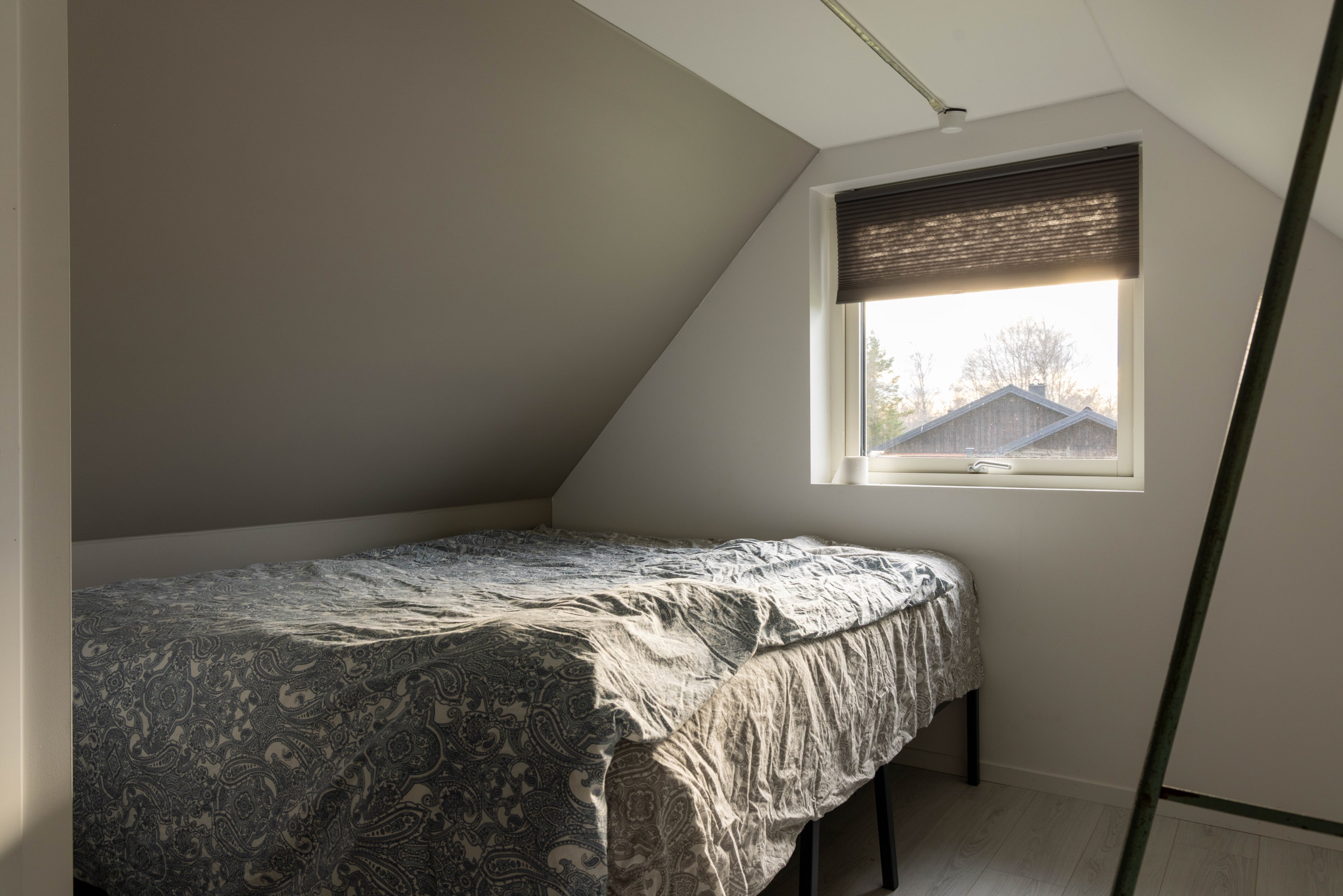 Rum ovanför garaget.