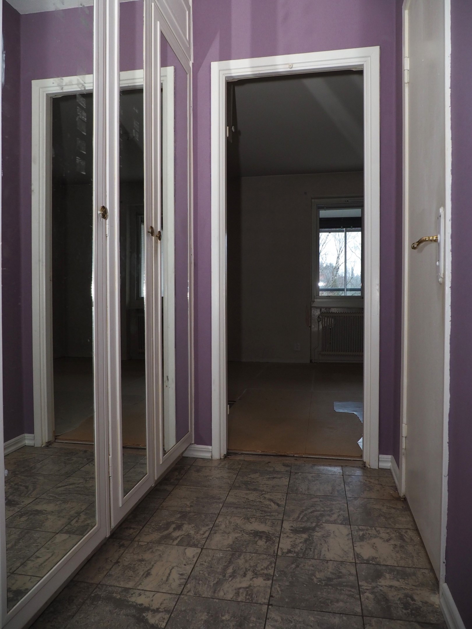 Inre hall mot matsal/sovrum