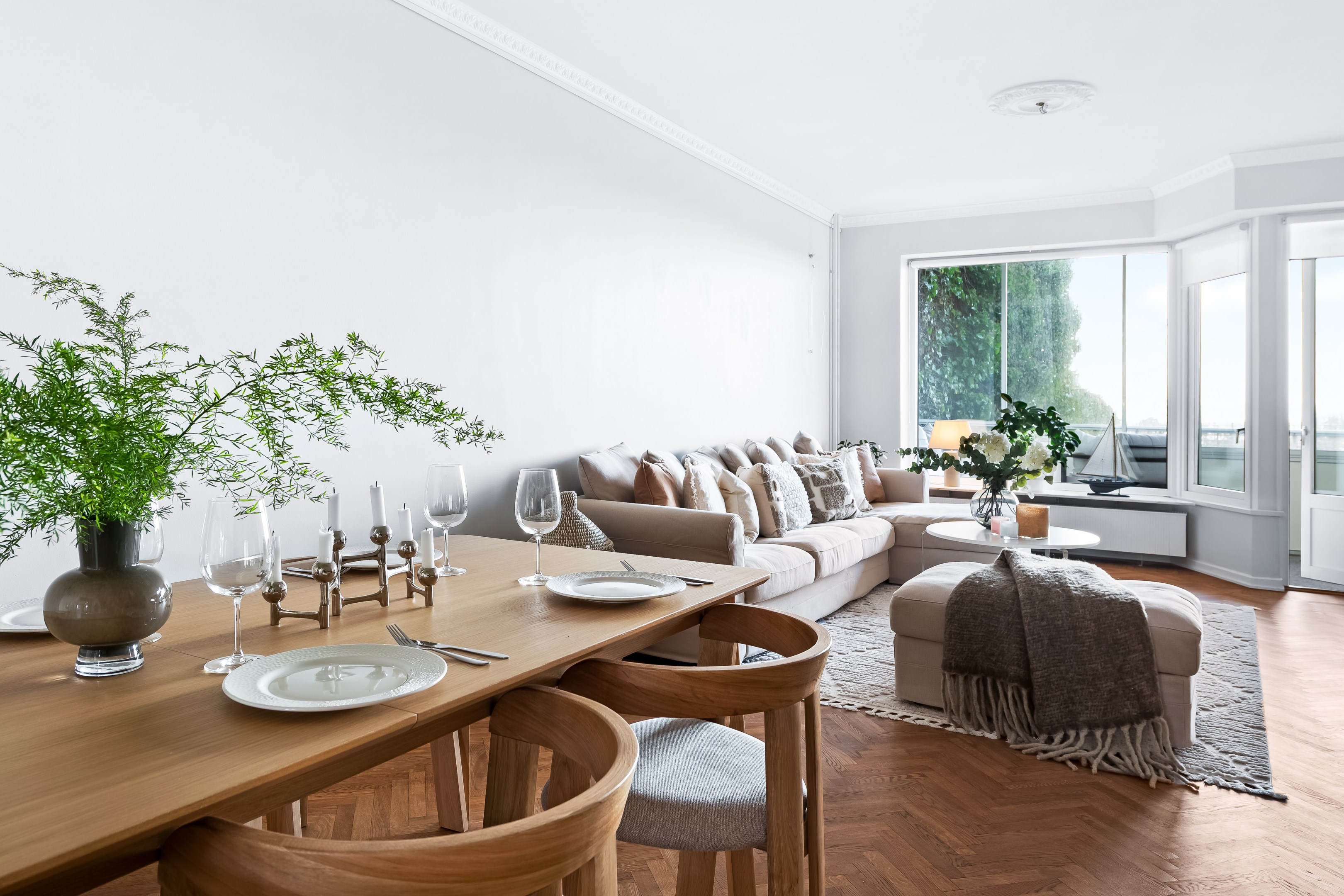 Här njuter man med ljus från både öst och väst