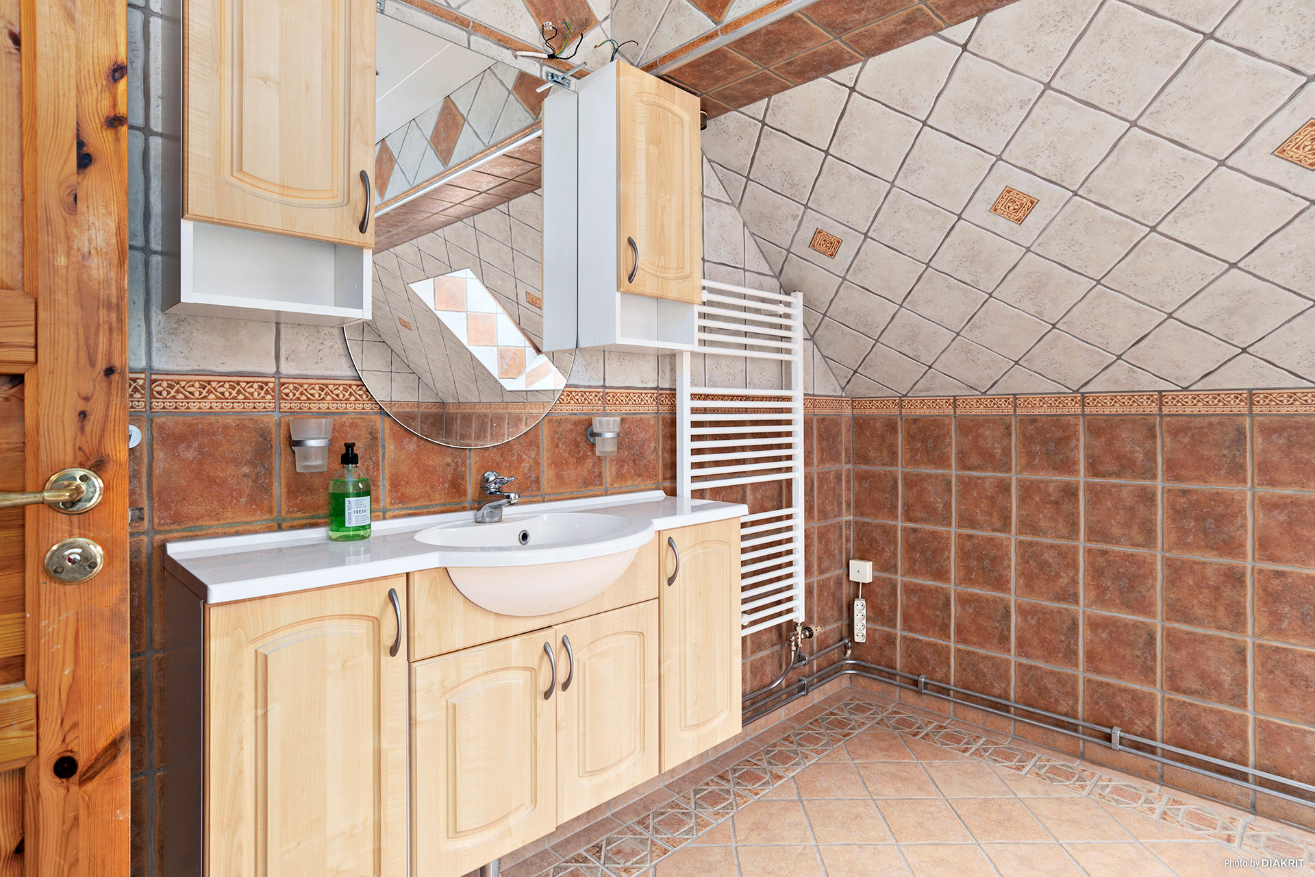 Kommod och helkaklat snedtak